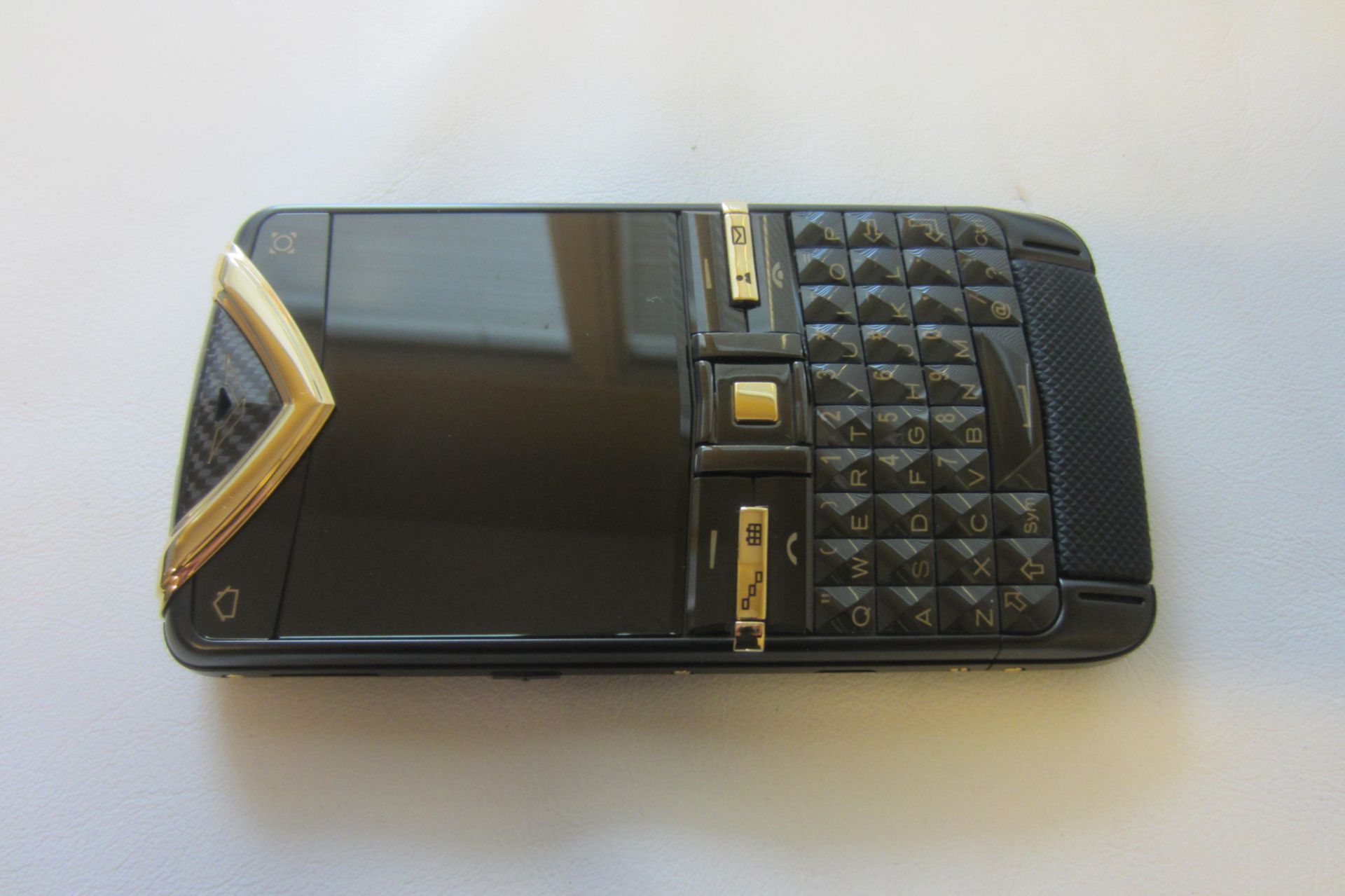 Re-Offered Due to Default by Buyer: Archive Collection of 23 Vertu Constellation Quest Phones - Bild 7 aus 13