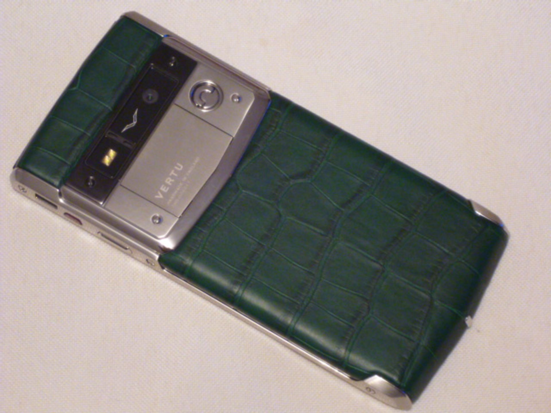 Vertu Signature Touch Phone, Green Alligator, S/N EMX-006317. Comes with Sales Pack, Charging - Image 2 of 3