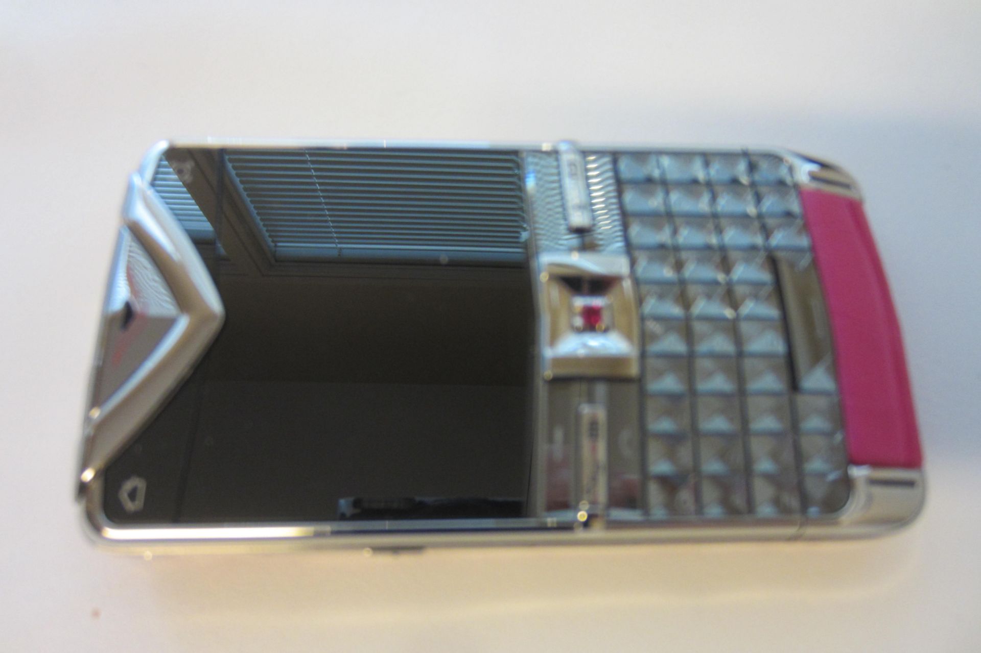 Re-Offered Due to Default by Buyer: Archive Collection of 23 Vertu Constellation Quest Phones - Bild 12 aus 13