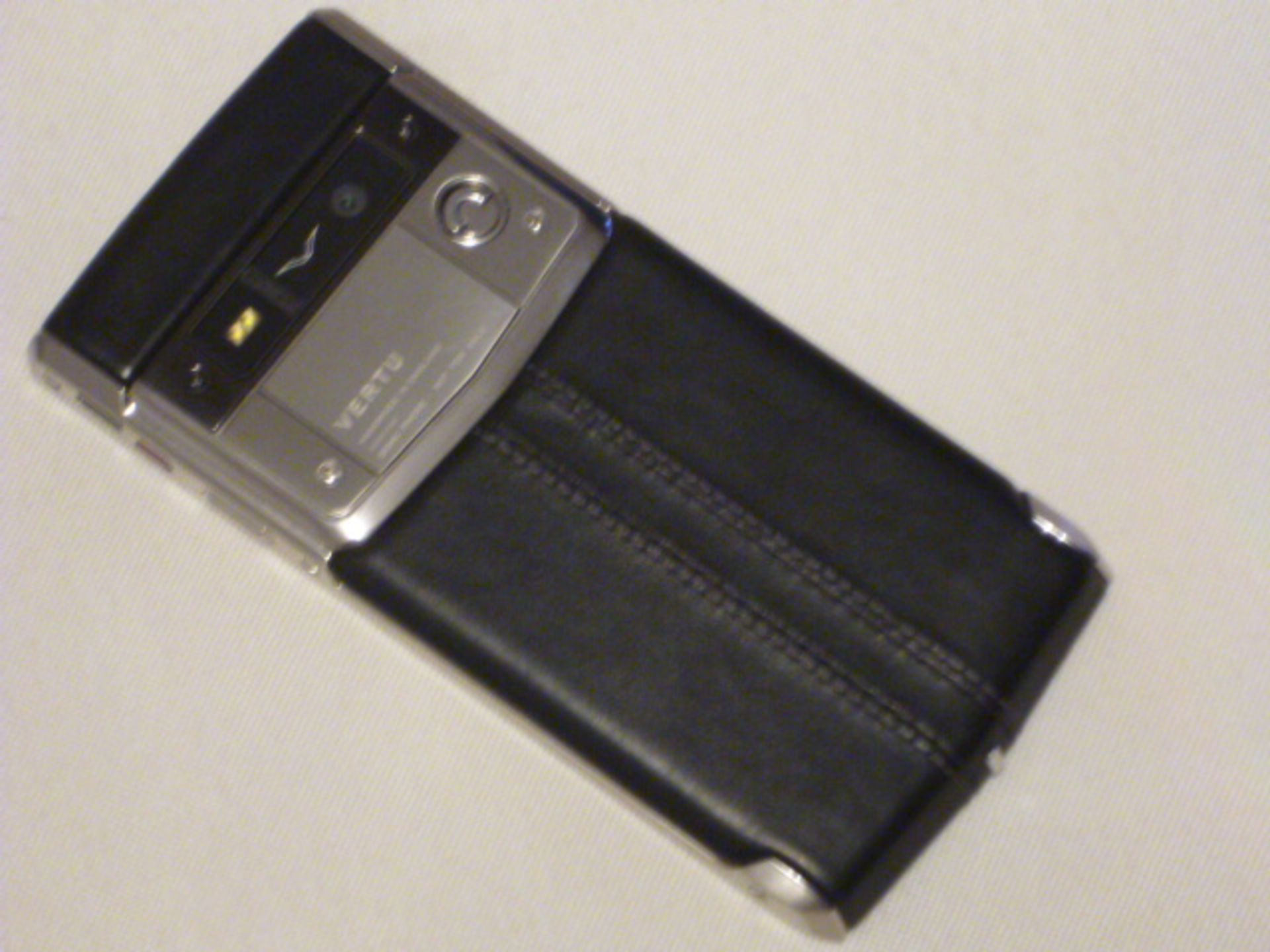 Vertu Signature Touch Jet Calf. Demonstrator, S/N E001036. Comes with Sales Pack & Charging - Bild 2 aus 2