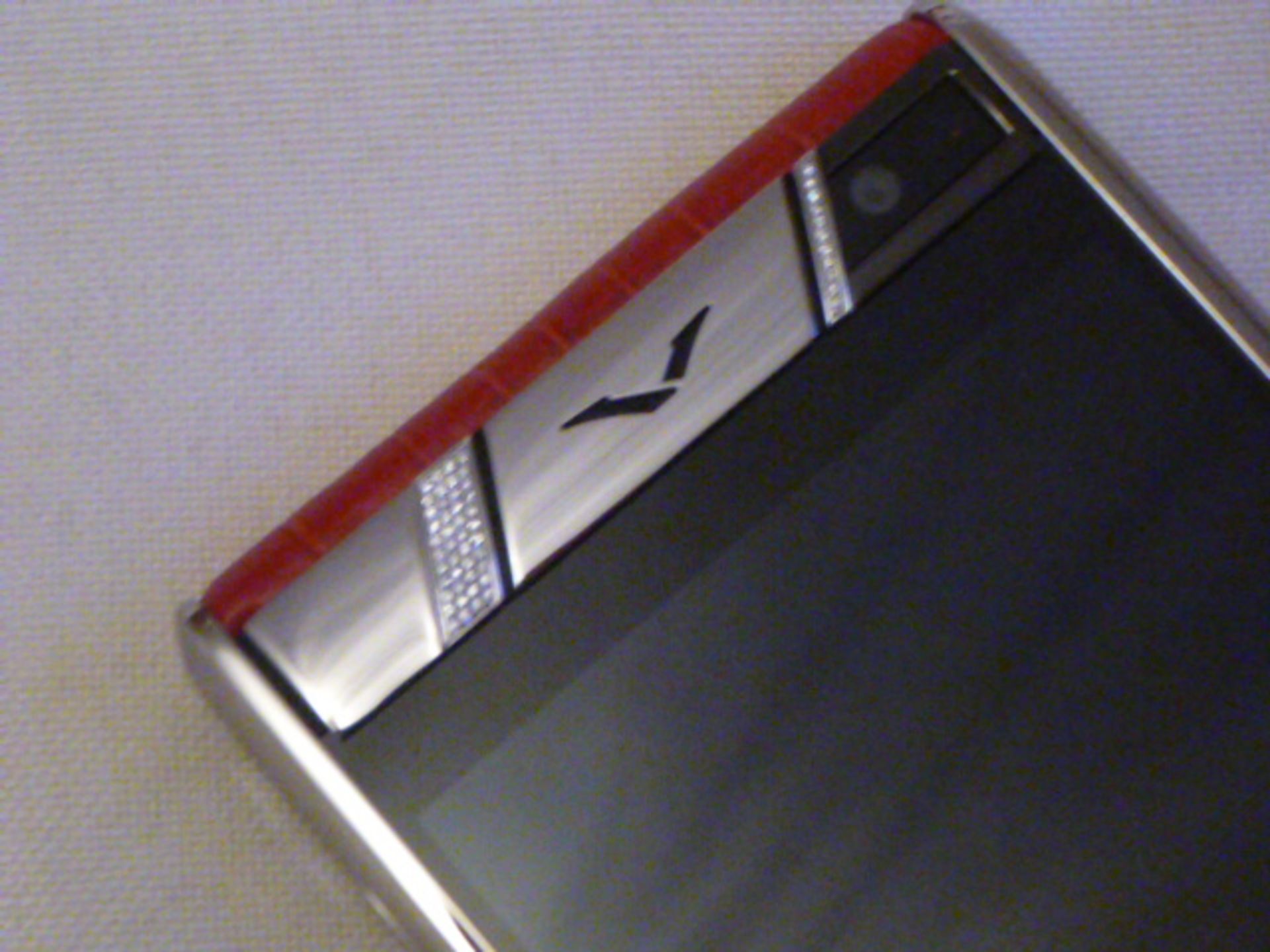 Vertu Aster Touch Phone, Red Alligator with Diamonds. S/N 1T-003025. Comes with Sales Pack, Charging - Bild 2 aus 3