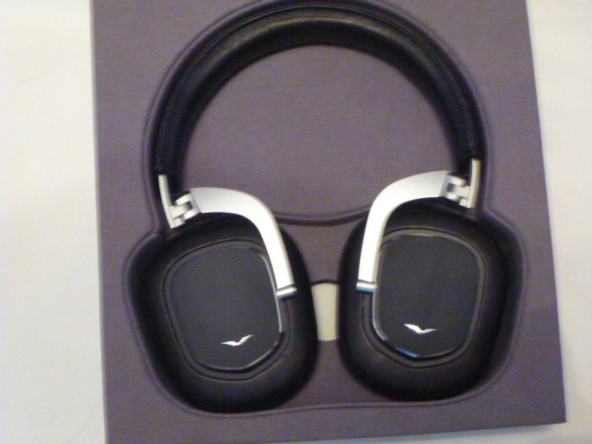 Set of Vertu HP-1V Headphones. Complete in Box with Accessories and Quilted Case. New RRP £540 - Image 2 of 4