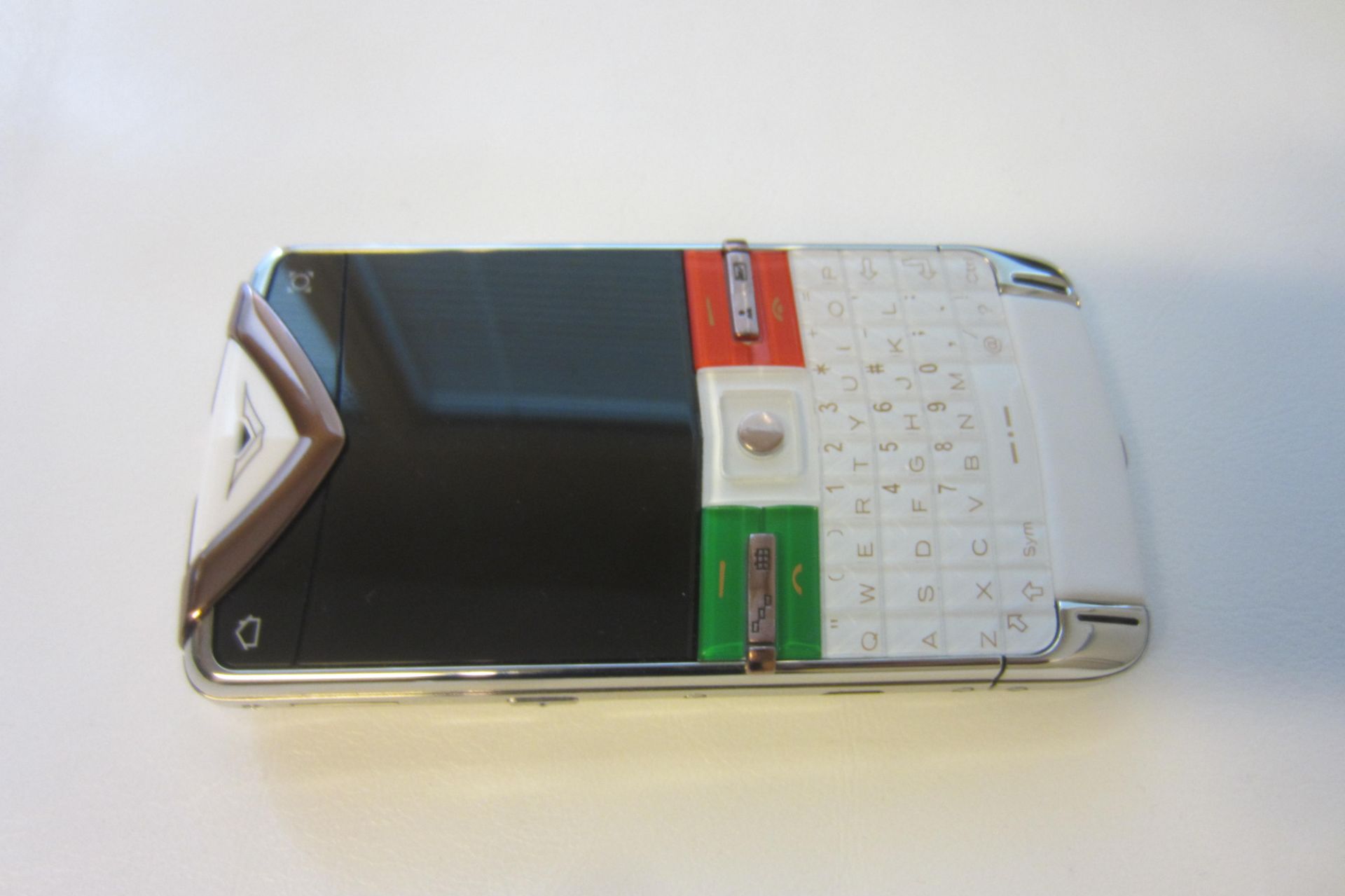 Re-Offered Due to Default by Buyer: Archive Collection of 23 Vertu Constellation Quest Phones - Bild 11 aus 13