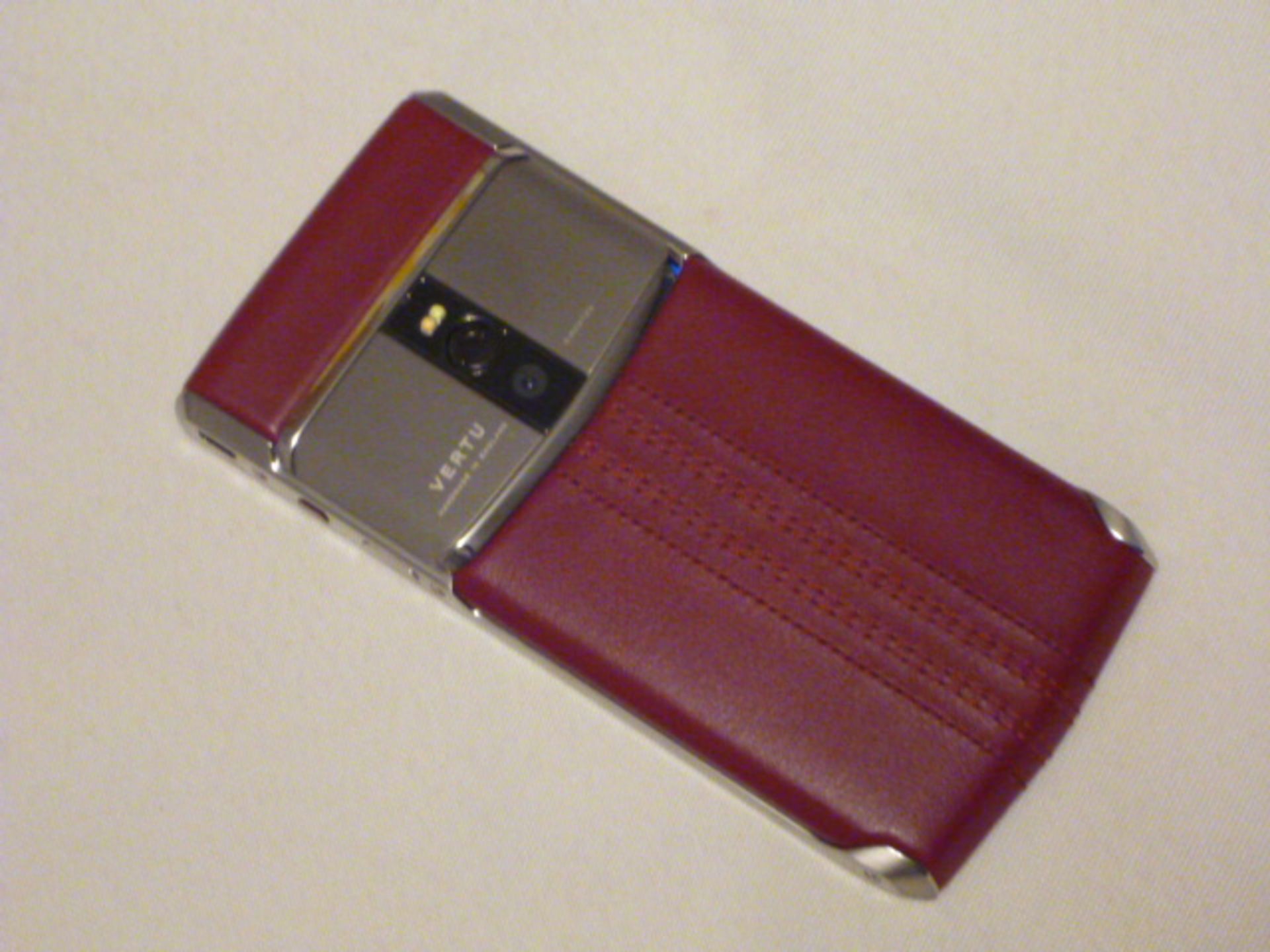 Vertu Signature Touch Phone with Garnet Leather, S/N 3-020723. Comes with Sales Pack & Charging - Bild 3 aus 3