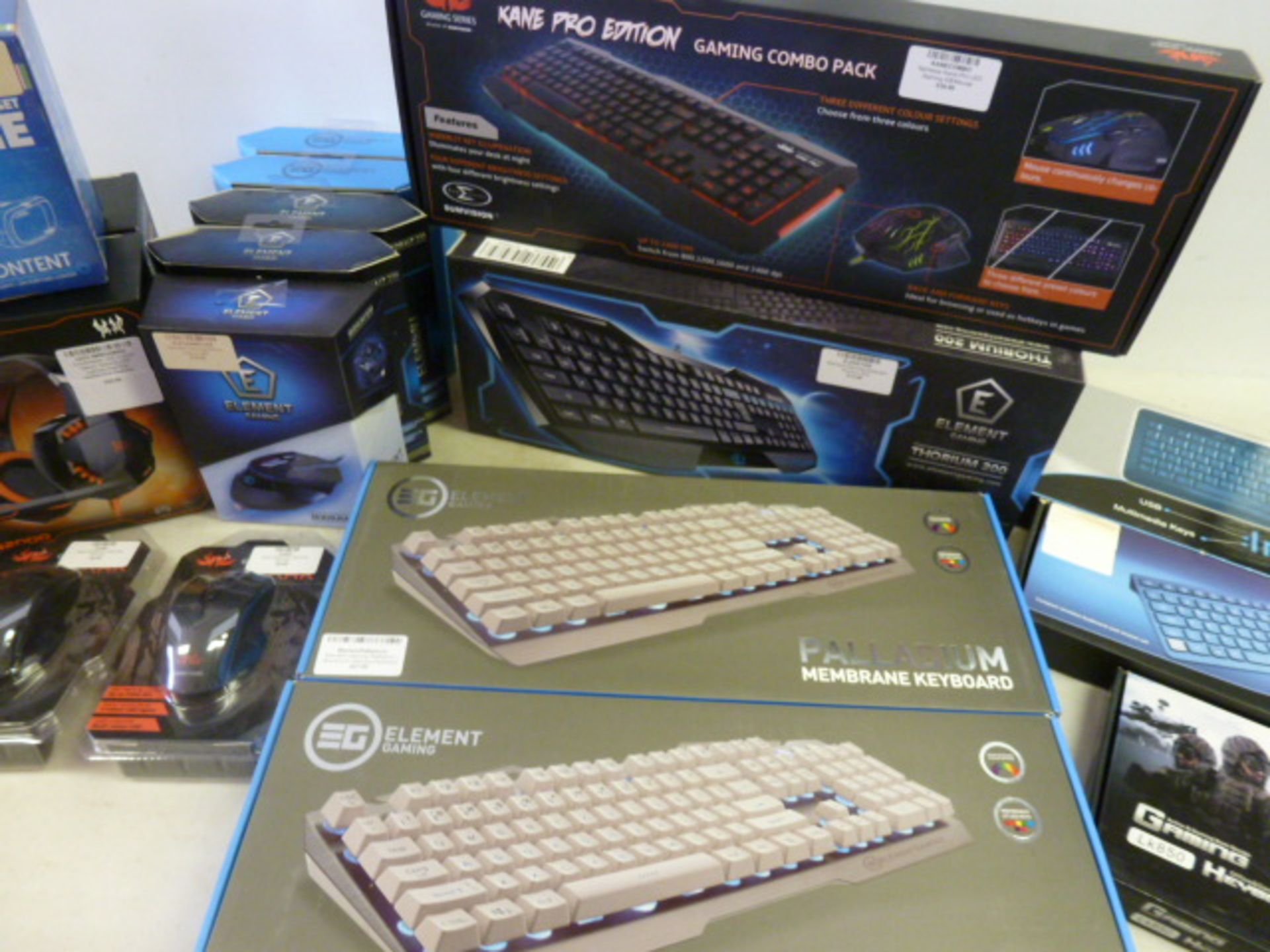 Lot Consisting of 25 Assorted Gaming Accessories to Include: 5 x Element Gaming Mouse, 4 x Element - Image 3 of 10