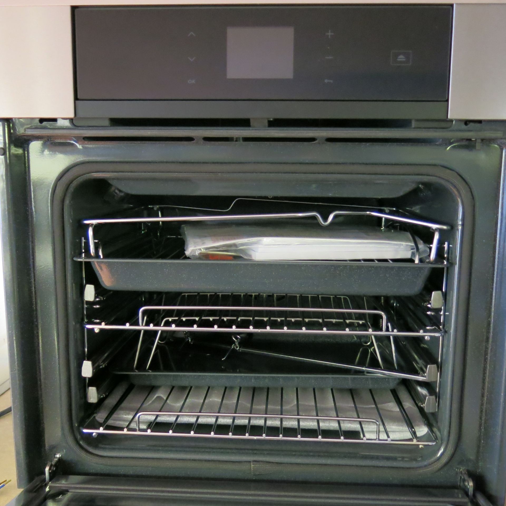 De Dietrich Integrated Stainless Steel Electric Single Oven, Model DOP895X. Ex Display with - Image 2 of 4