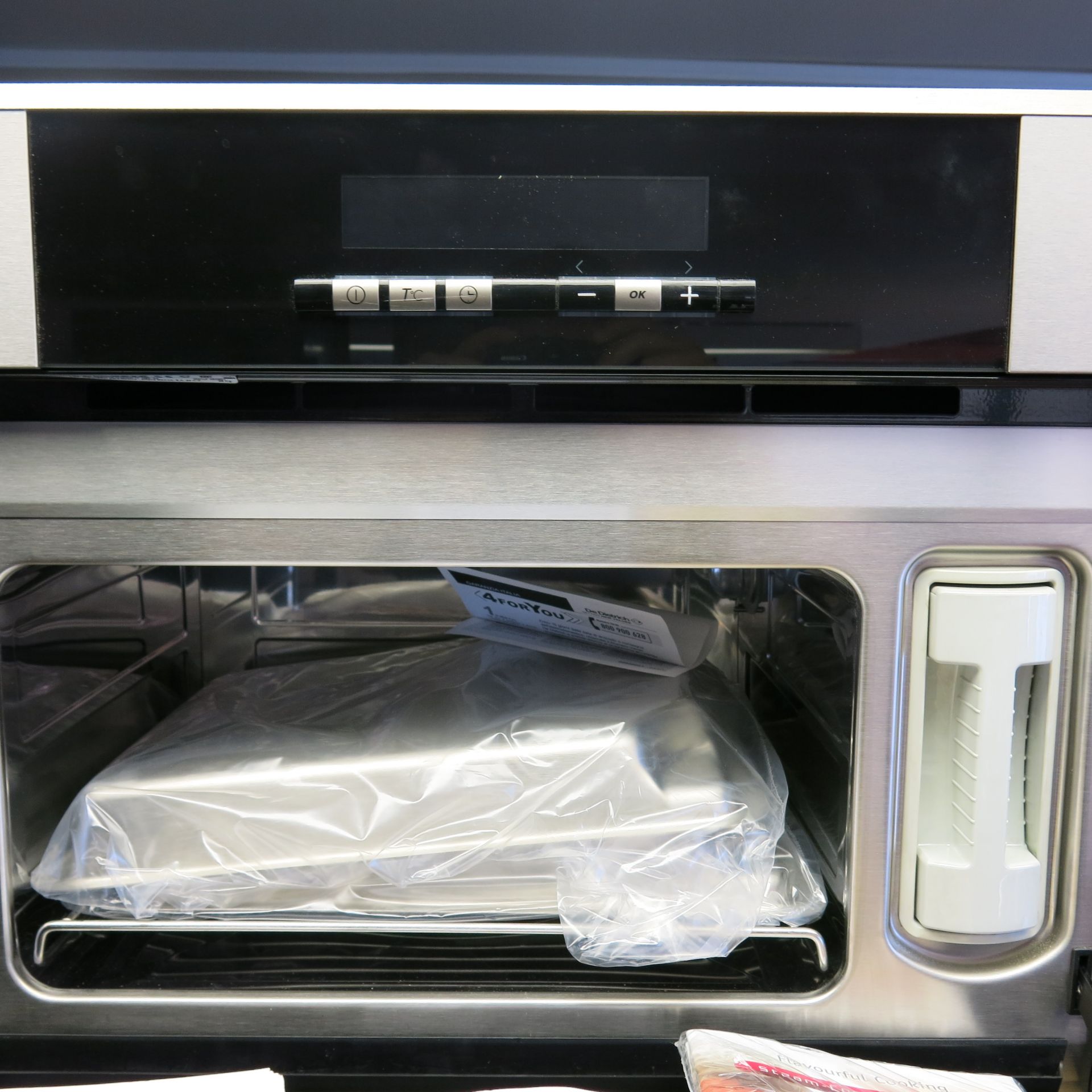 De Dietrich Built In Stainless Steel Compact Steam Oven with Accessories & Manuals, Model DOV745X. - Image 3 of 4