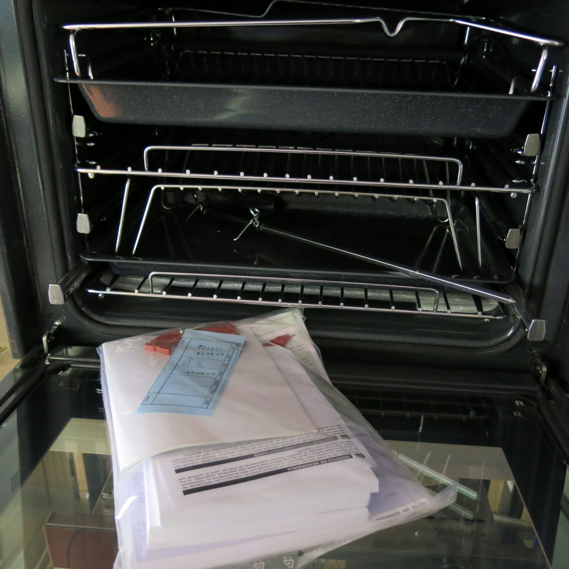 De Dietrich Integrated Stainless Steel Electric Single Oven, Model DOP895X. Ex Display with - Image 3 of 4