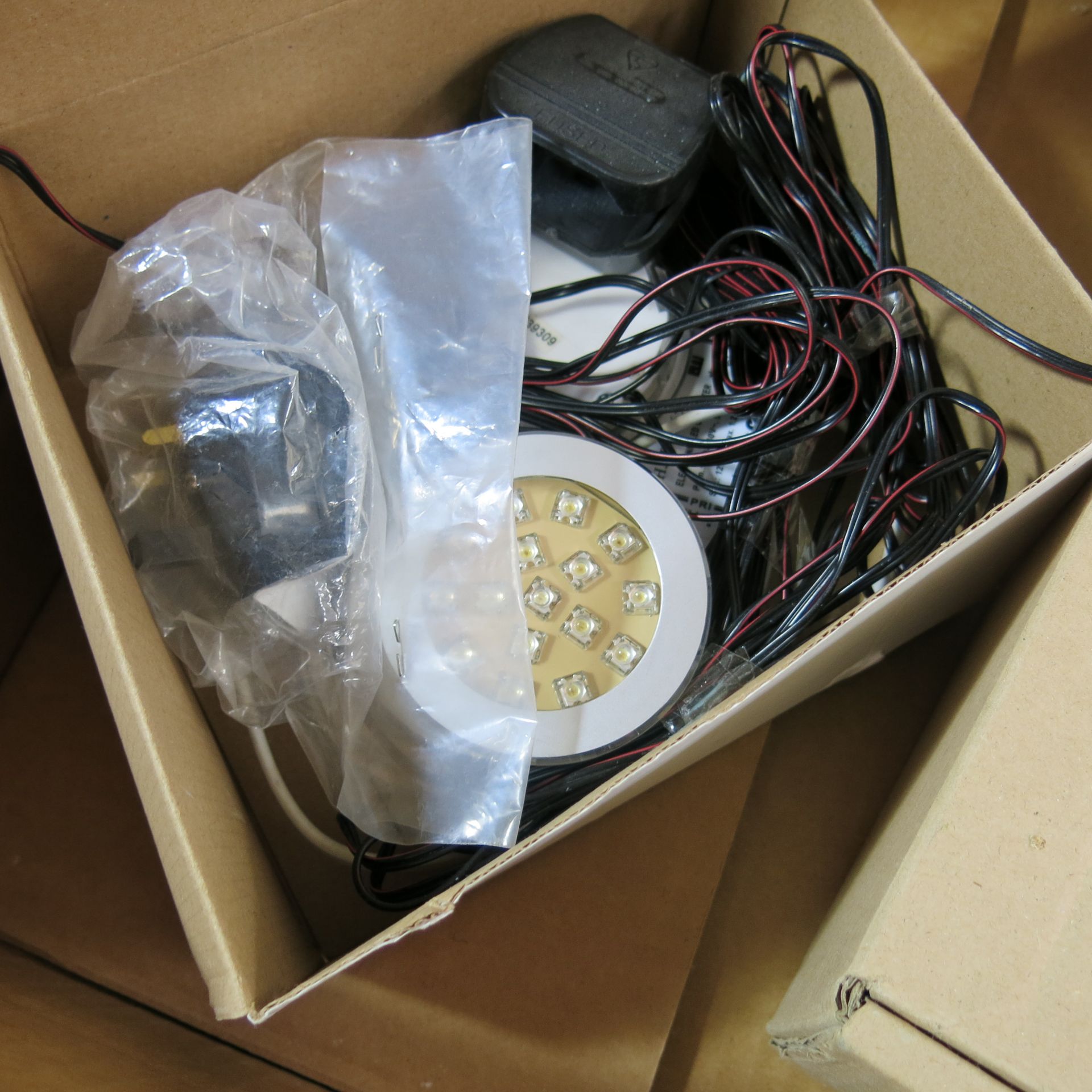 2 x Boxes of Assorted Kitchen Lights to Include: Magic, Saxby & Sensio, Undercounter Led, - Image 4 of 8