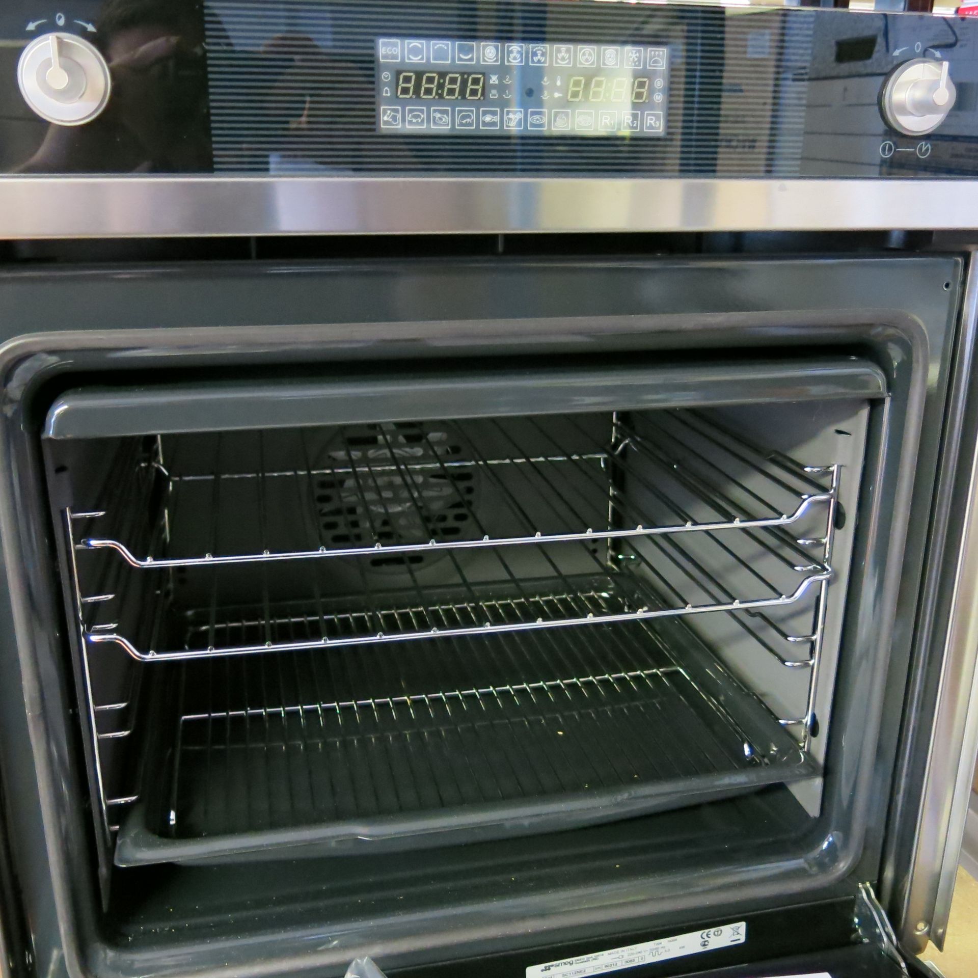 Smeg Integrated Single Electric Oven, Model SC112NE2 with Manuals. Ex Display. - Image 3 of 4