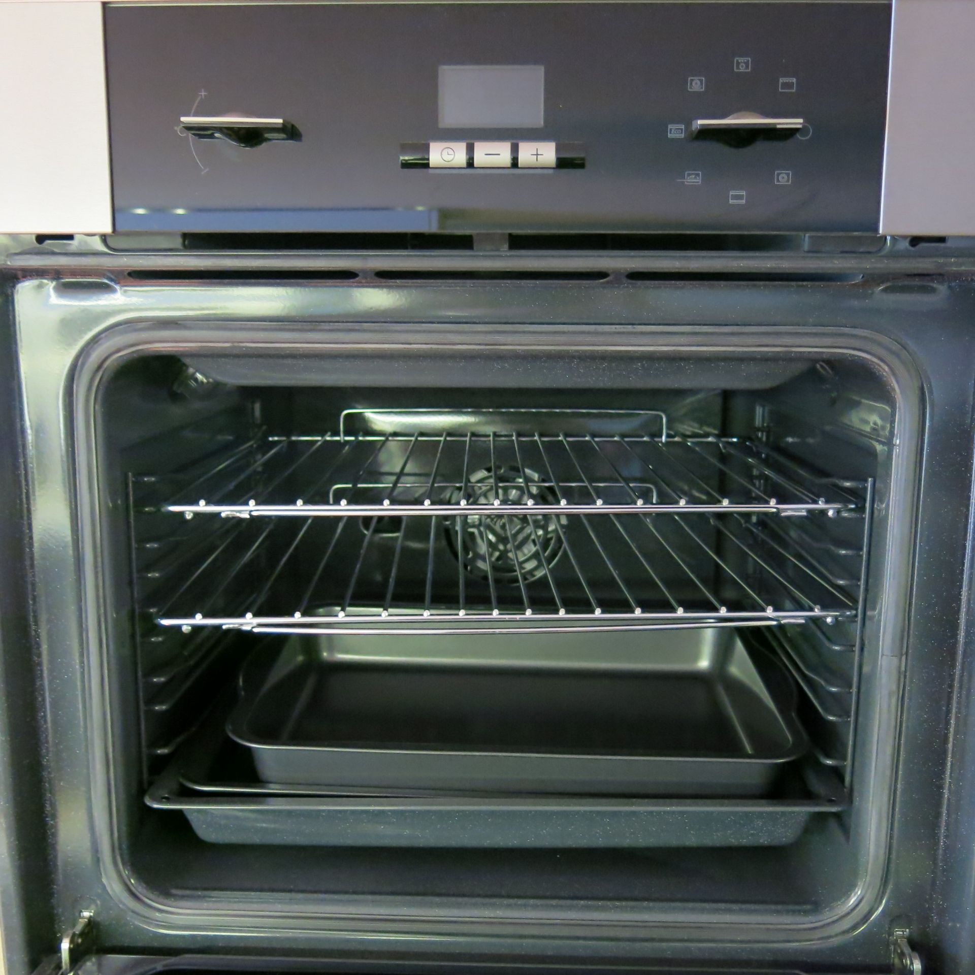 De Dietrich Integrated Stainless Steel Electric Single Oven, Model DOE705X. Ex Display with - Image 2 of 4
