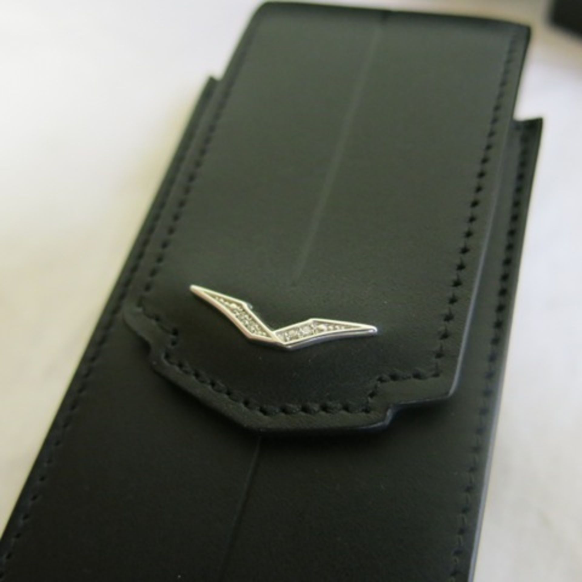 Vertu Signature S Vertical Black Leather Case CP332V with White Gold & Diamond V Logo & Lanyard. - Image 4 of 4