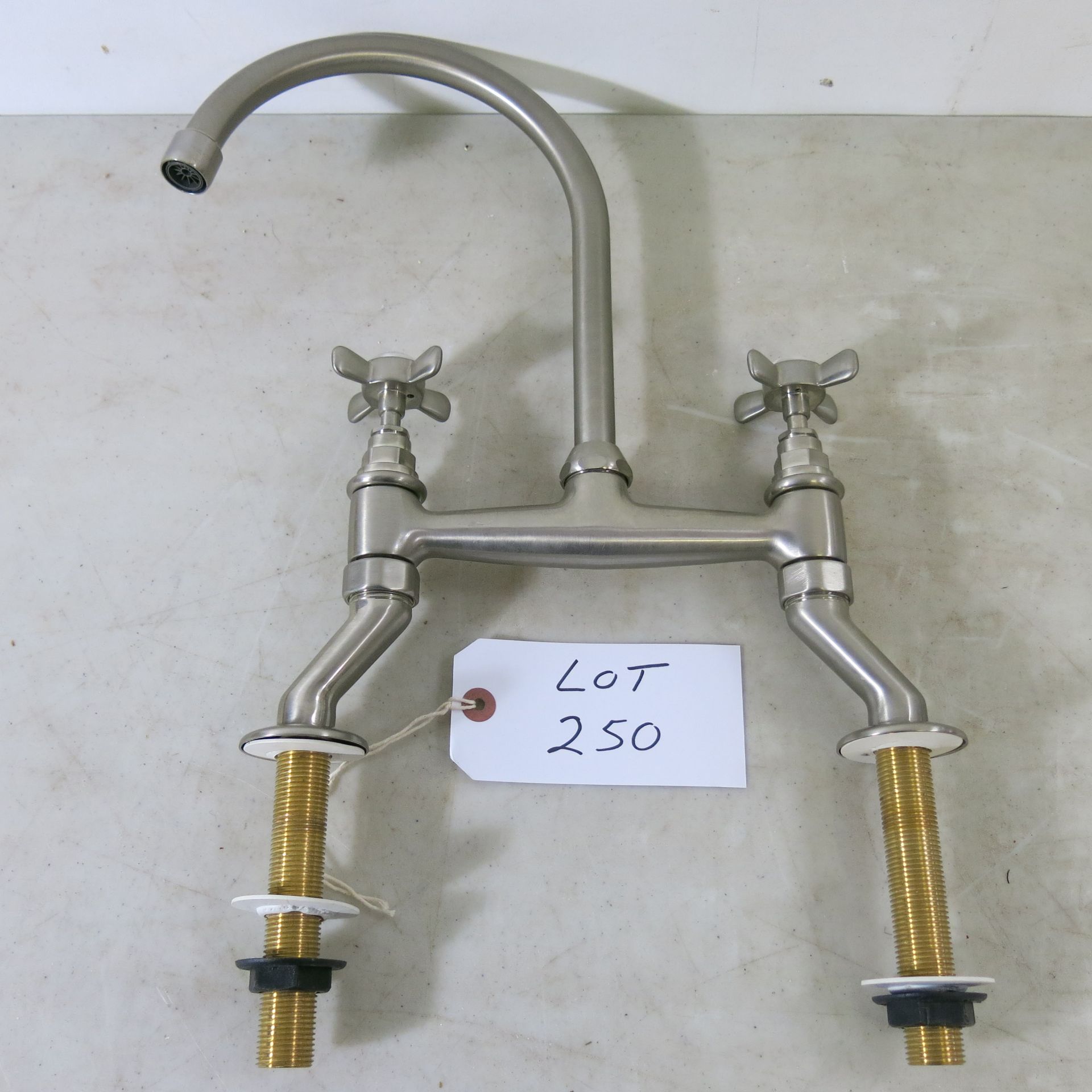 Waterspring Per Lator Hot & Cold Mixer Tap with Swan Neck & Swivel Spout. Ex Display/As Viewed.