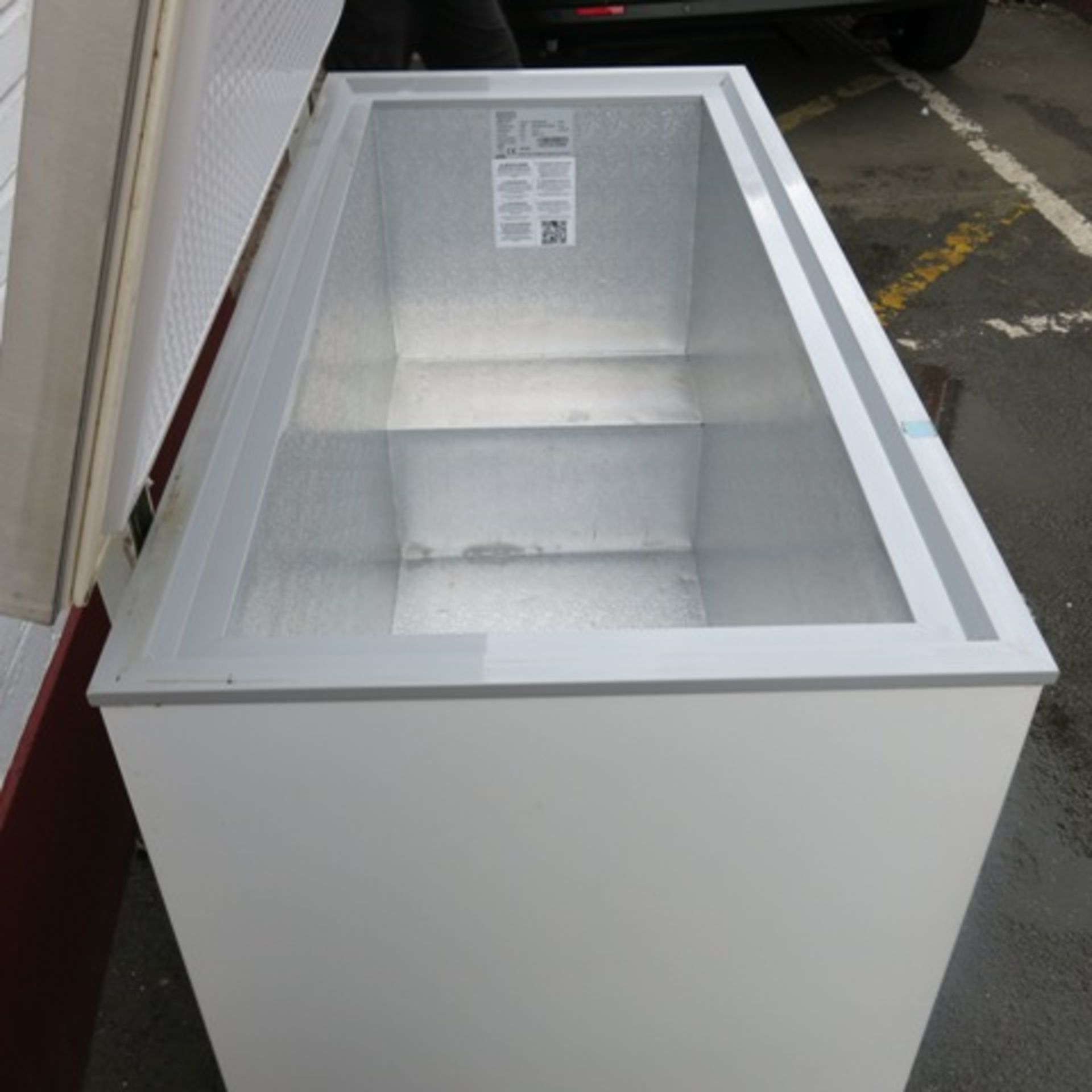 Polar Chest Freezer with Stainless Steel Top. Model CE210-B. Size (H) 89cm x (W) 213cm x (D) 70cm. - Image 6 of 10
