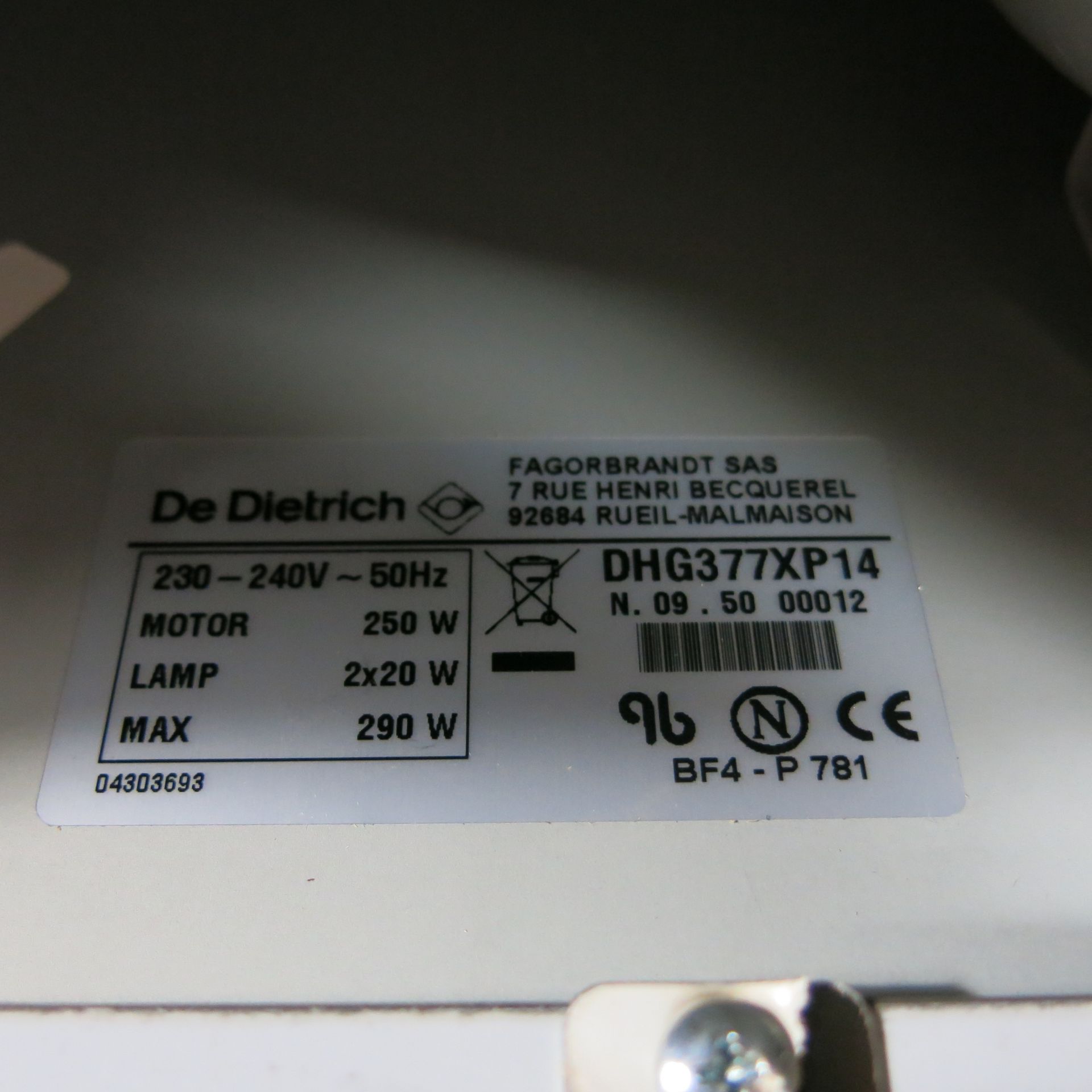 De Dietrich 70cm Integrated Extractor Hood, Model DHG377XP14. Missing Light Cover. Ex Display/As - Image 3 of 3