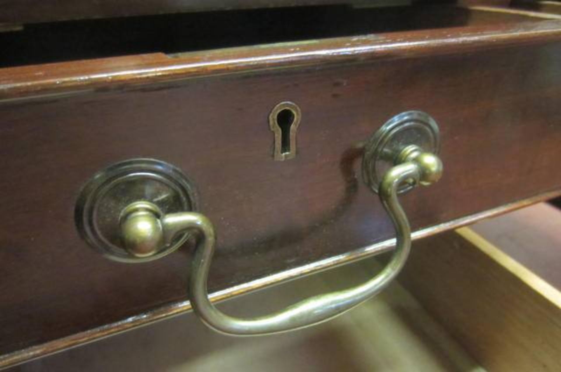 An Edwardian Mahogany, Double Pedestal Desk with 7 Drawers & Leather Insert Top on Ball & Claw Feet. - Image 10 of 16