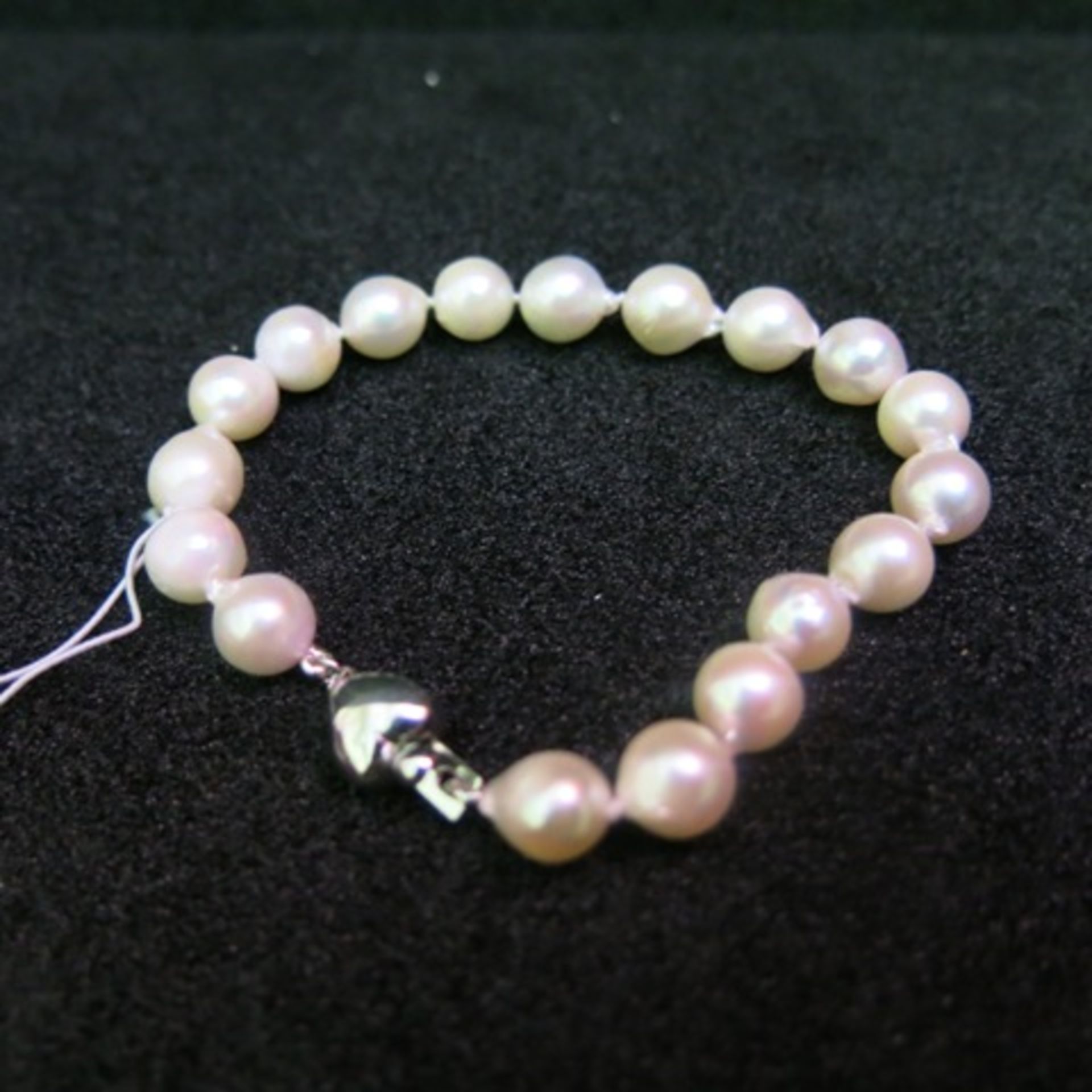 Pearl Bracelet (8mm) with Silver (925) Heart Shaped Clasp in Presentation Case. RRP £258.00 - Image 5 of 5