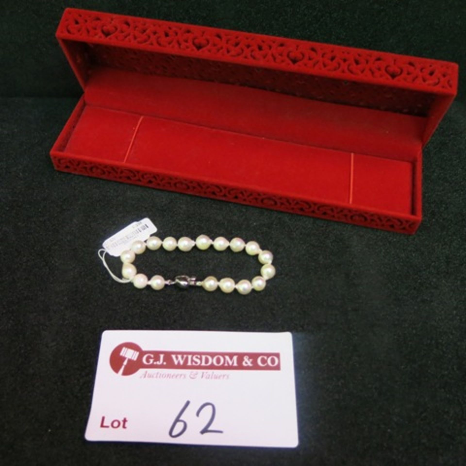 Pearl Bracelet (8mm) with Silver (925) Heart Shaped Clasp in Presentation Case. RRP £258.00