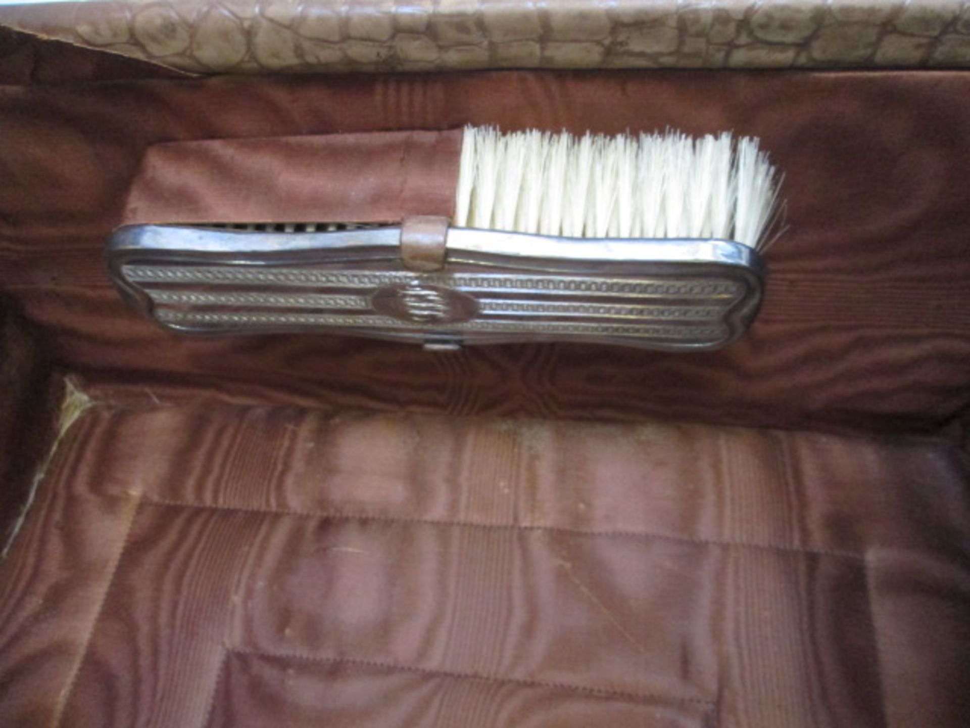 Silver 9 Piece Travelling Companion Set To Include: Mirror, Clothes Brush, Comb, Hair Brush, Perfume - Image 6 of 8