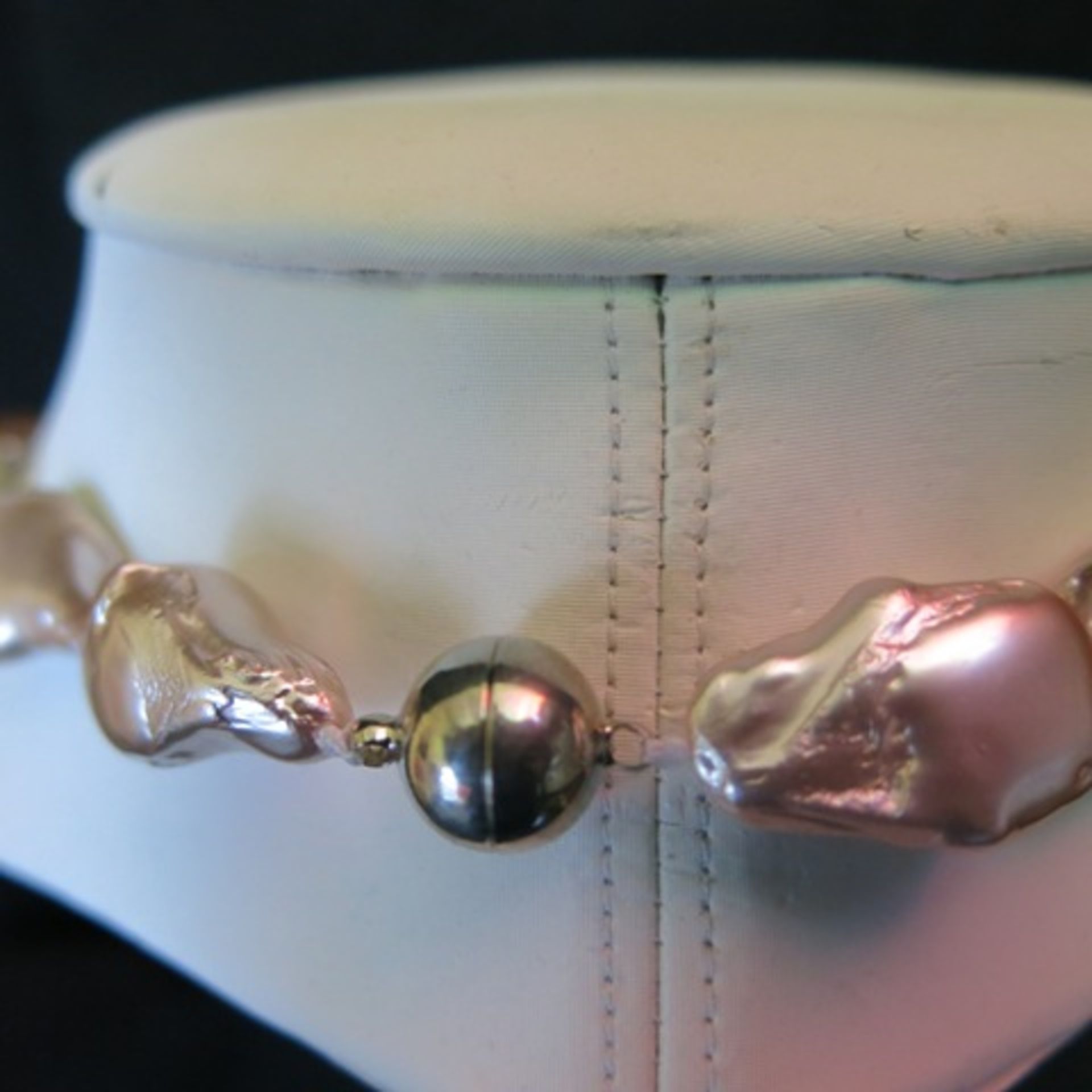 Large Miss-Shaped Pearl Effect Stone Necklace with Swan Motif to Centre. RRP £168.00 - Image 4 of 4