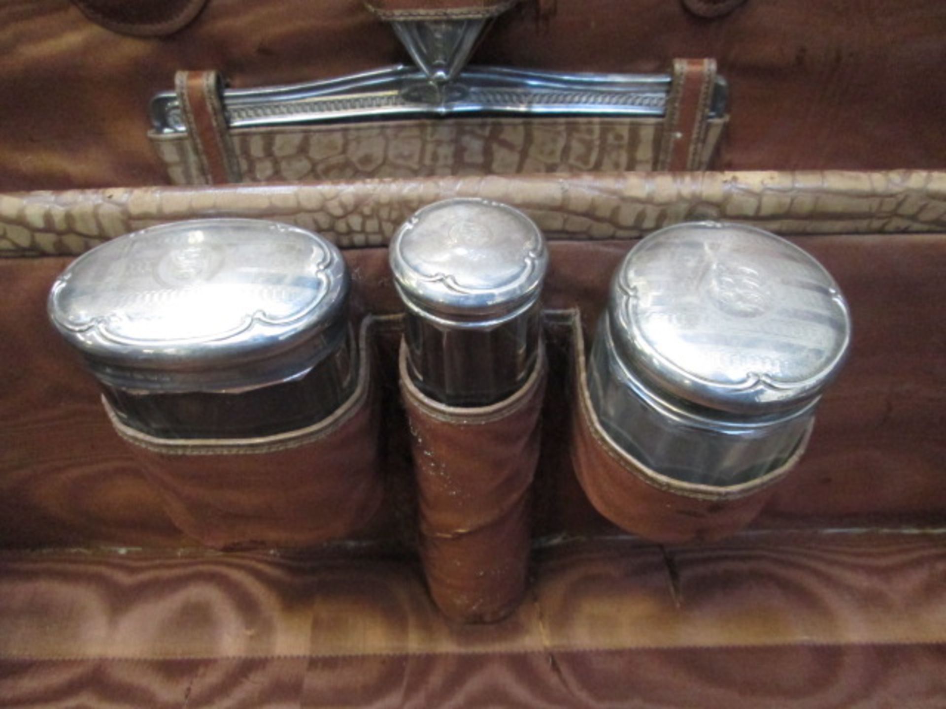 Silver 9 Piece Travelling Companion Set To Include: Mirror, Clothes Brush, Comb, Hair Brush, Perfume - Image 4 of 8