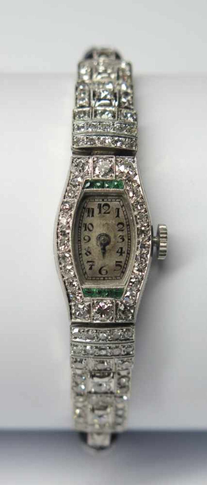 Montre, Art Déco, 1929.(poids brut env. 16.27 g., long 17 cm, diam. 12 mm). En platine, sertie de 90