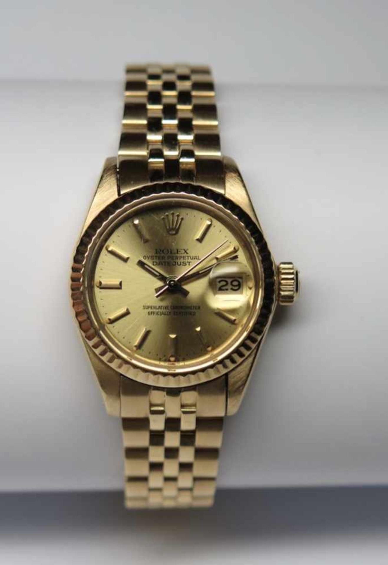 ROLEX.Montre Oyster Datejust.(poids brut env. 57.72 g., long. 19 cm, diam. 26 mm. En or jaune 750,