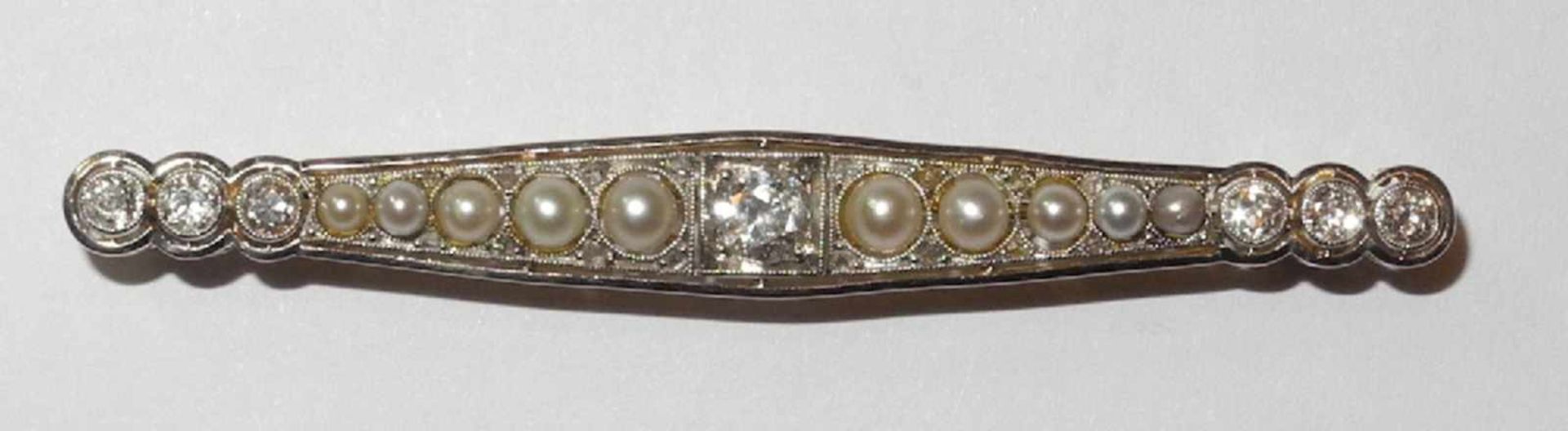 Broche barrette, ancienne.(long. 5.8 cm, poids brut: env. 5.1 g). En or jaune et or blanc 750,