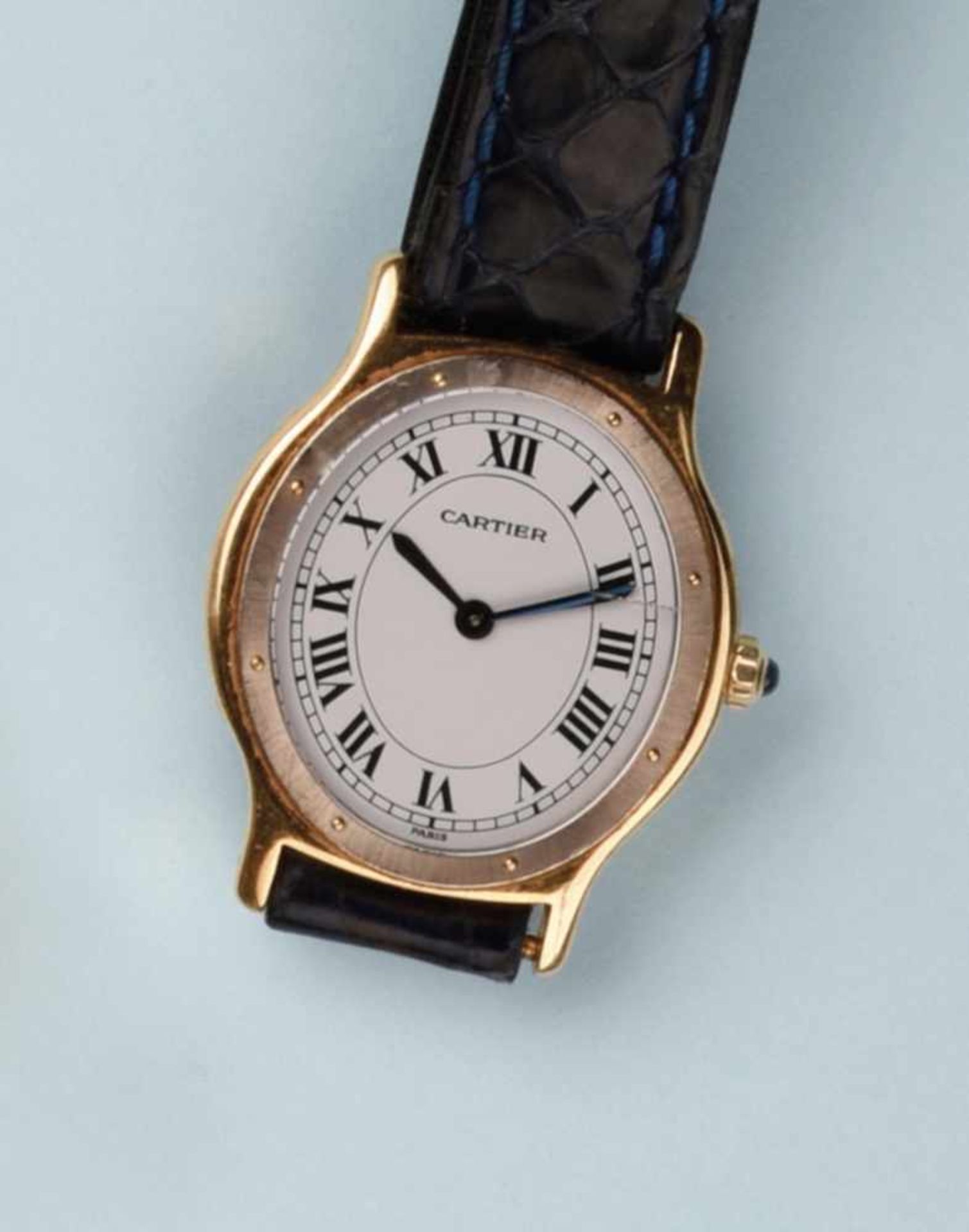 Montre pour dame en or jaune 750 de marque "CARTIER", modèle "Louis Cartier Arcade". Cadran ovale,