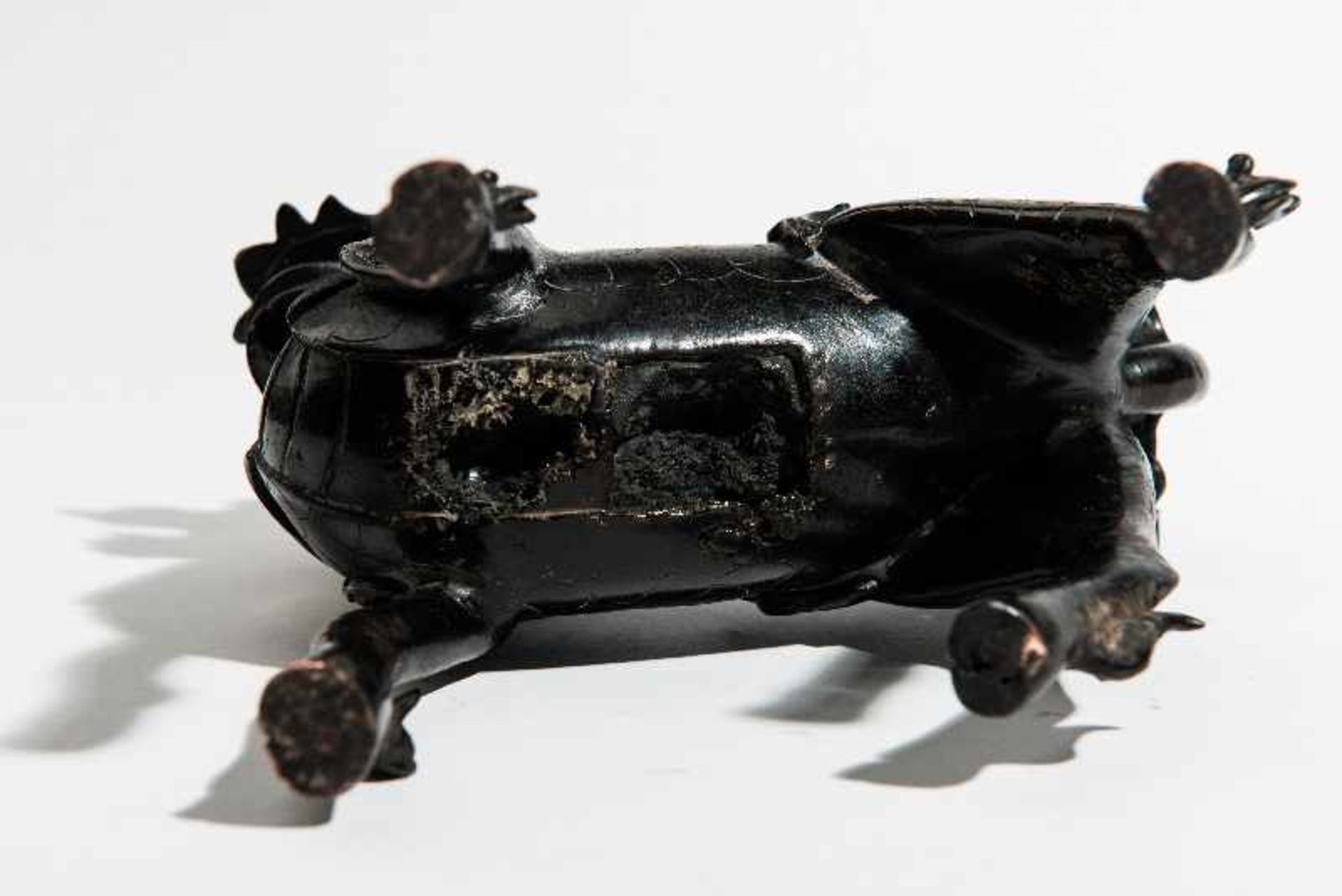 EINHORN QILINBronze. China, Ming-Dynastie, ca. 15. bis 16. JhEin großartig ausdrucksvolles "Einhorn" - Image 7 of 7