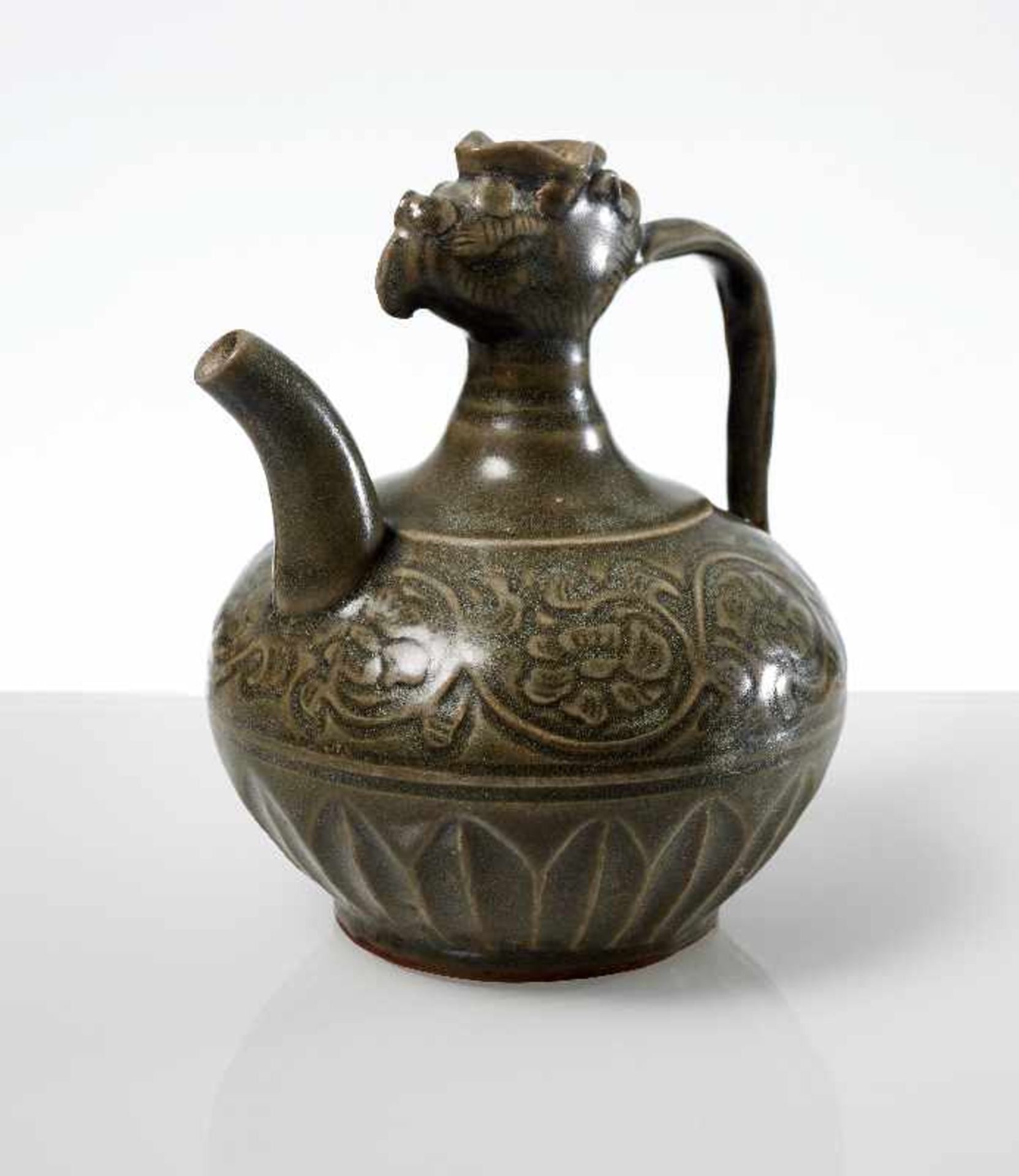 VASE MIT PHÖNIX-KOPF Steingut. China, möglicherweise Song- bis Yuan, ca. 13. bis 14. Jh. Kleine