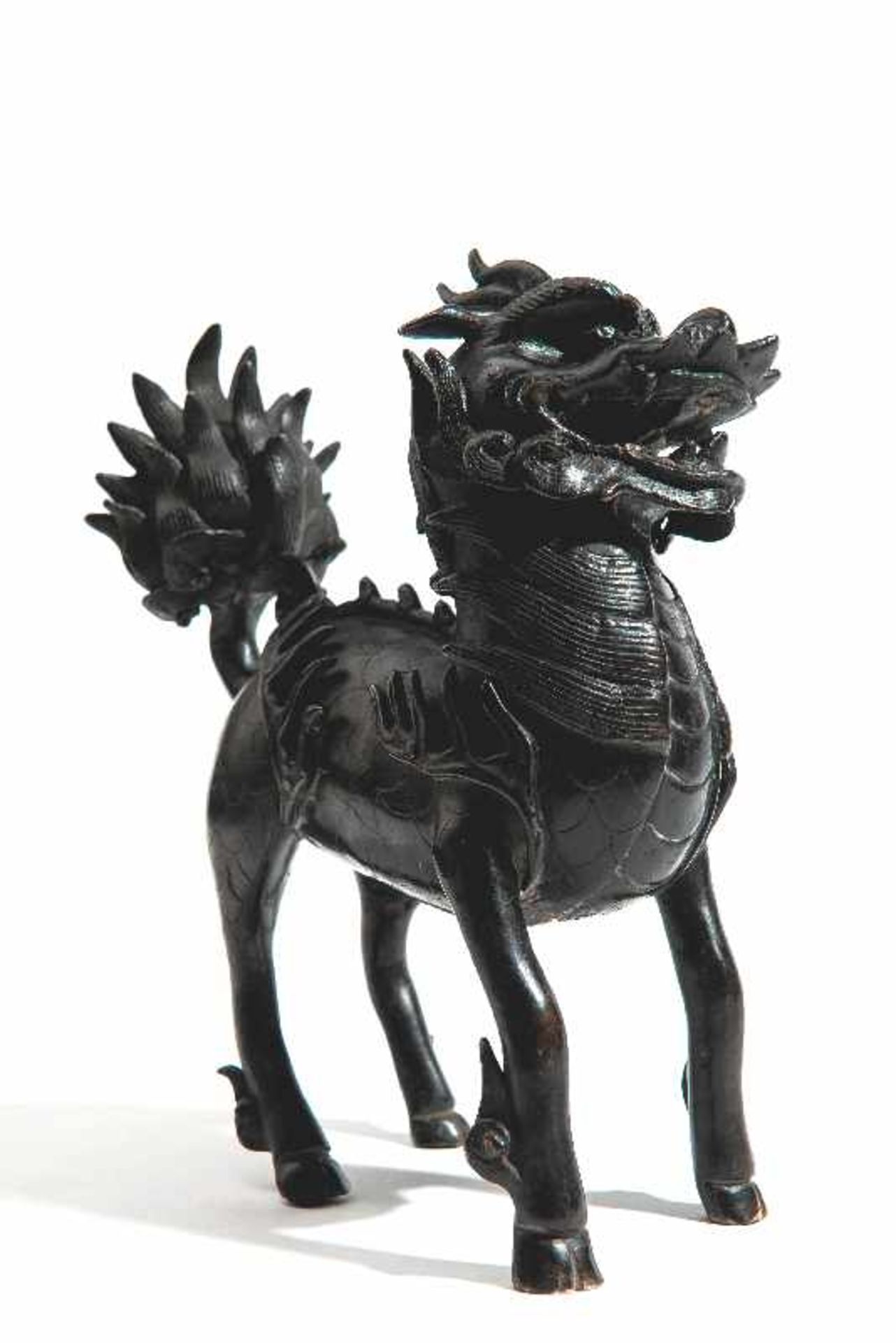 EINHORN QILINBronze. China, Ming-Dynastie, ca. 15. bis 16. JhEin großartig ausdrucksvolles "Einhorn" - Image 2 of 7