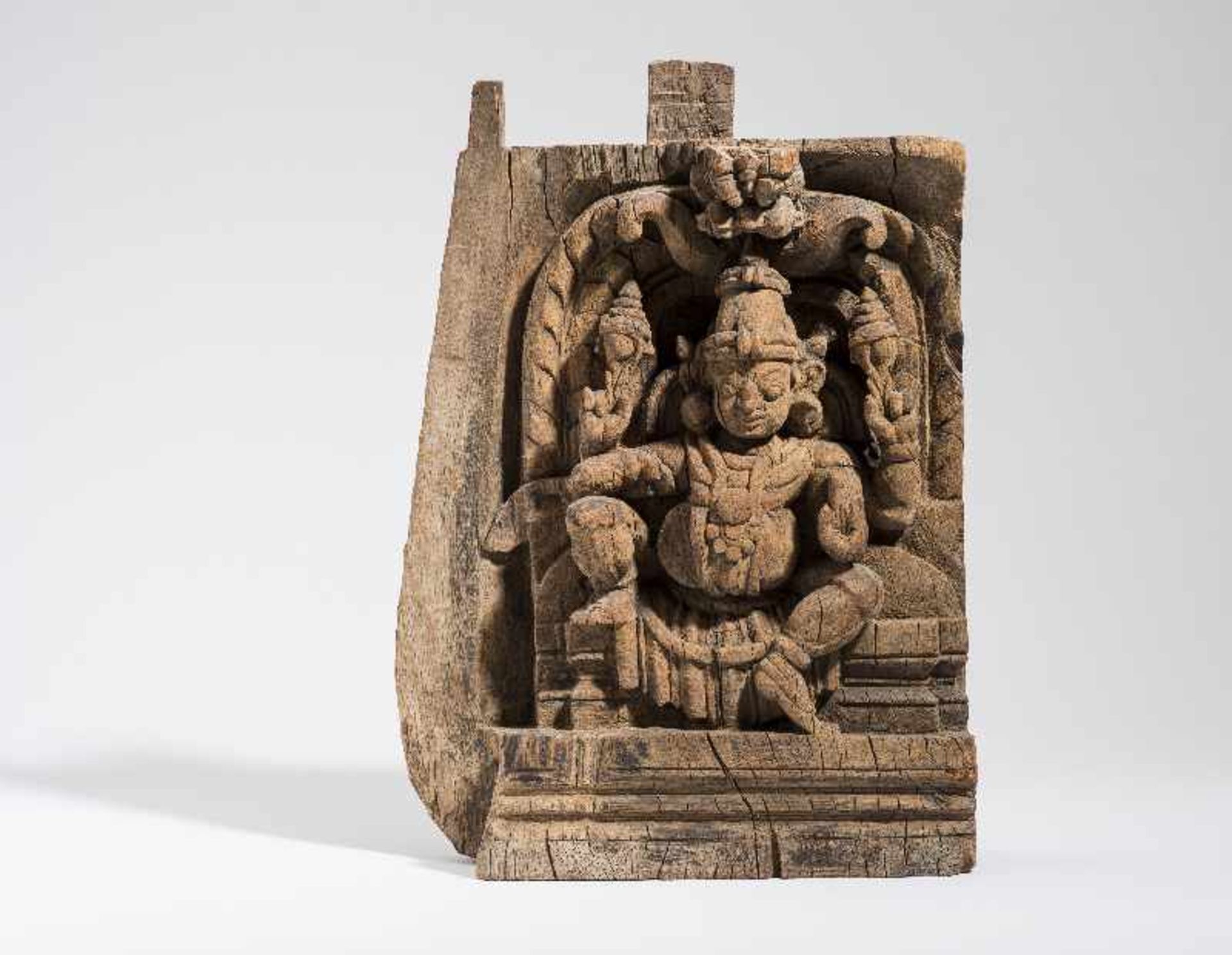 VIERARMIGE GOTTHEIT VISHNU Holz. Süd-Indien, Tamilnadu, Tanjore Distrikt, 19. Jh. Volkstümliches,