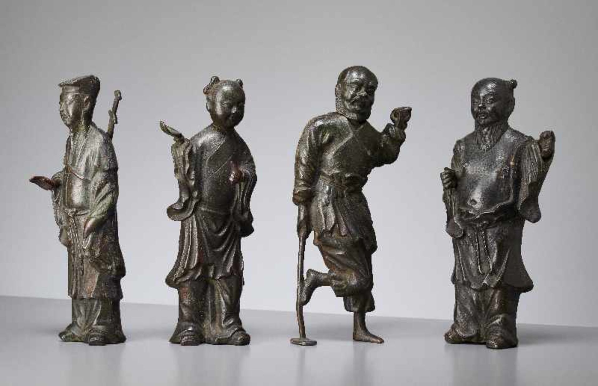 GRUPPE VON VIER UNSTERBLICHENBronze. China, späte Ming-Dynastie (bis 1644)Alle Figuren sind aus - Image 3 of 10