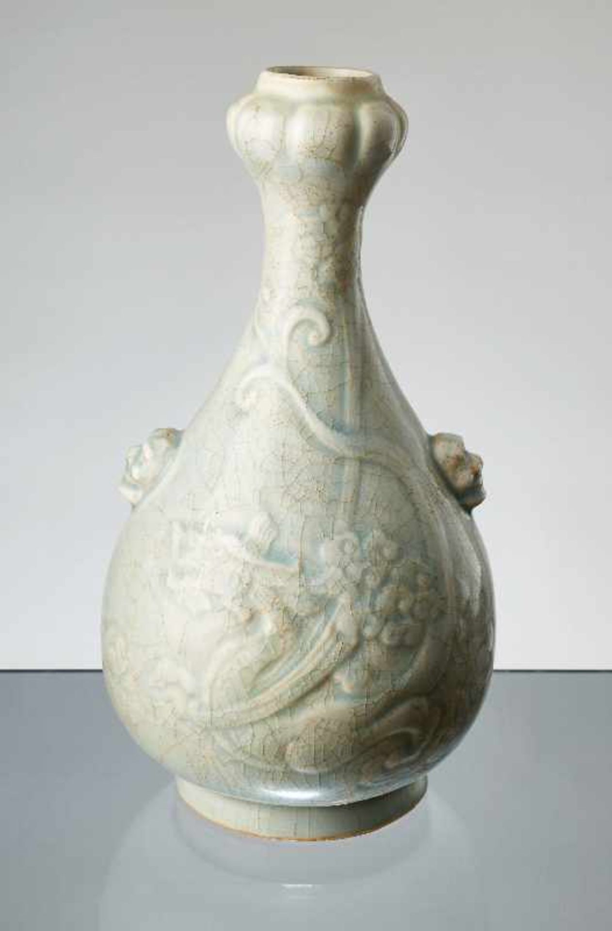 VASE MIT DRACHE UND PHÖNIX Protoporzellan. China, vermutlich Song-Dynastie, 12. bis 13. Jh.