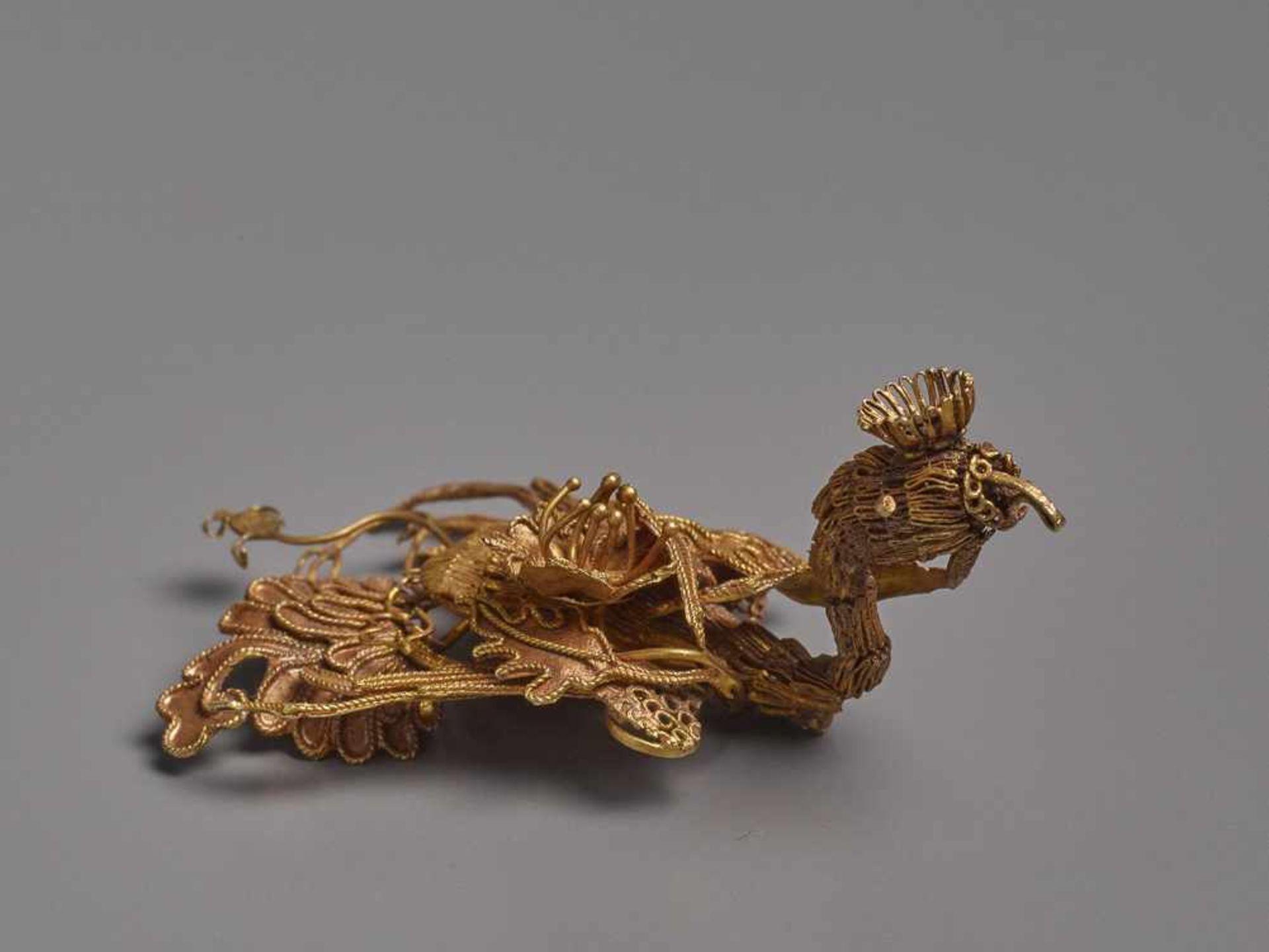 PHÖNIX Gold, China. Qing (1644 – 1911), möglicherweise älterAn diesem dicht gegliederten, in den - Image 4 of 5
