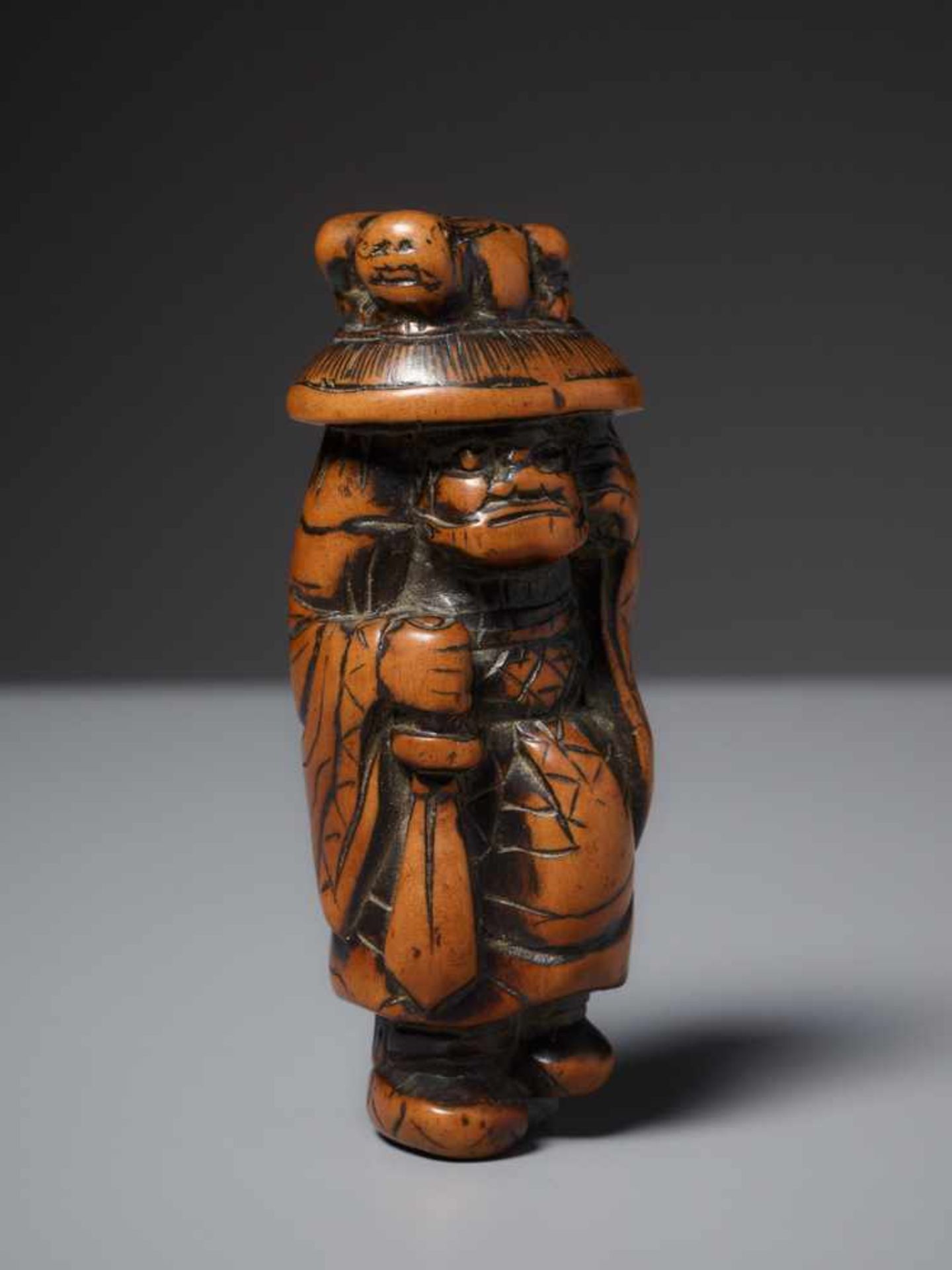 DER TEUFELJÄGER SHOKI Netsuke, Holz, Japan, um 1800 bis fr. 19. Jh.Ein kraftvolles altes Netsuke,