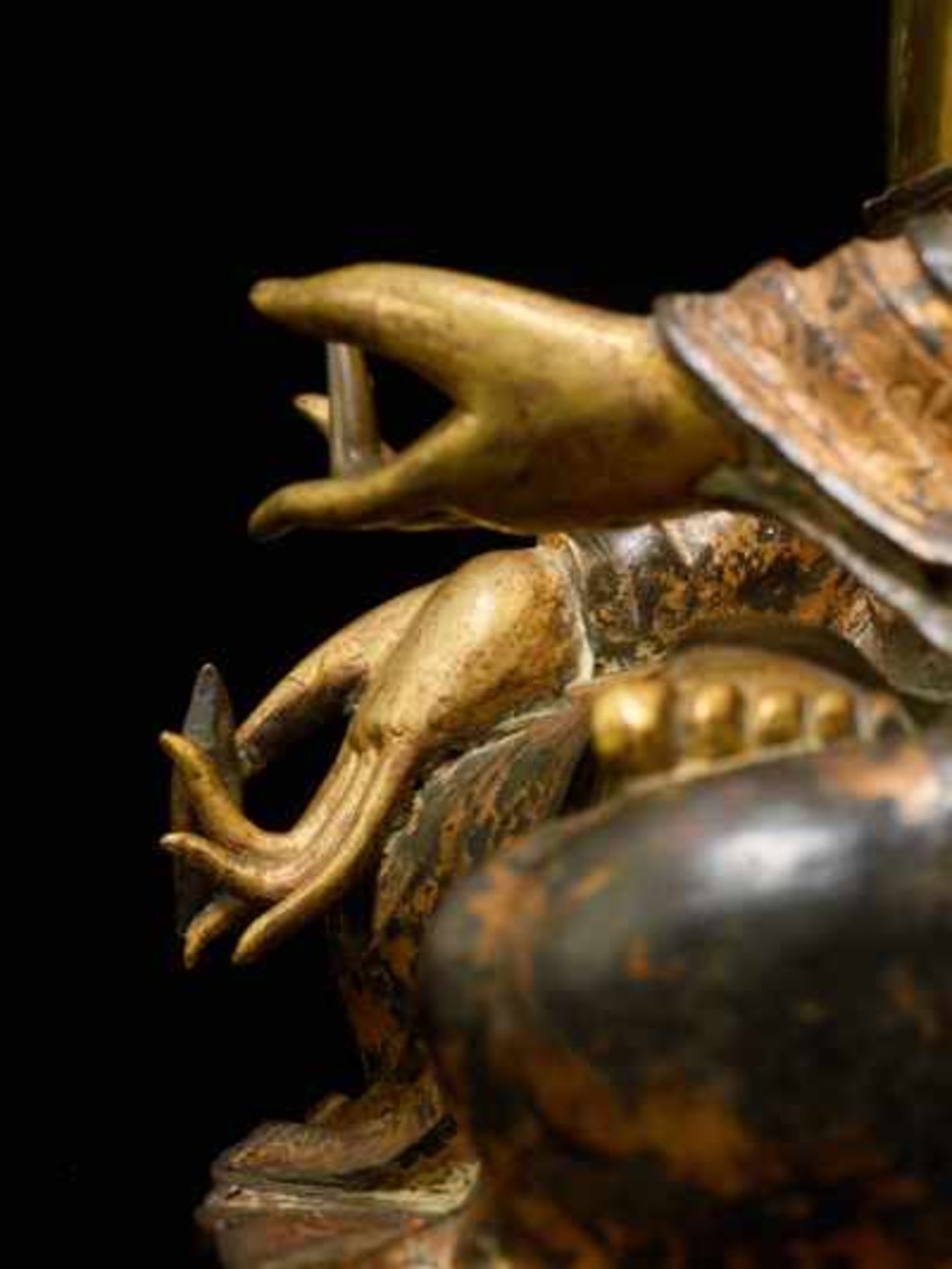 EINE TEILWEISE FEUERVERGOLDETE BRONZE DES MEDIZINBUDDHA BHAISHAJYAGURU Bronze mit Feuervergoldung - Bild 5 aus 5