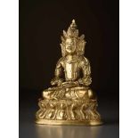 FEUERVERGOLDETE BRONZE DES BUDDHA AMITAYUS - UNENDLICHES LEBEN Bronze mit Feuervergoldung, Tibet.