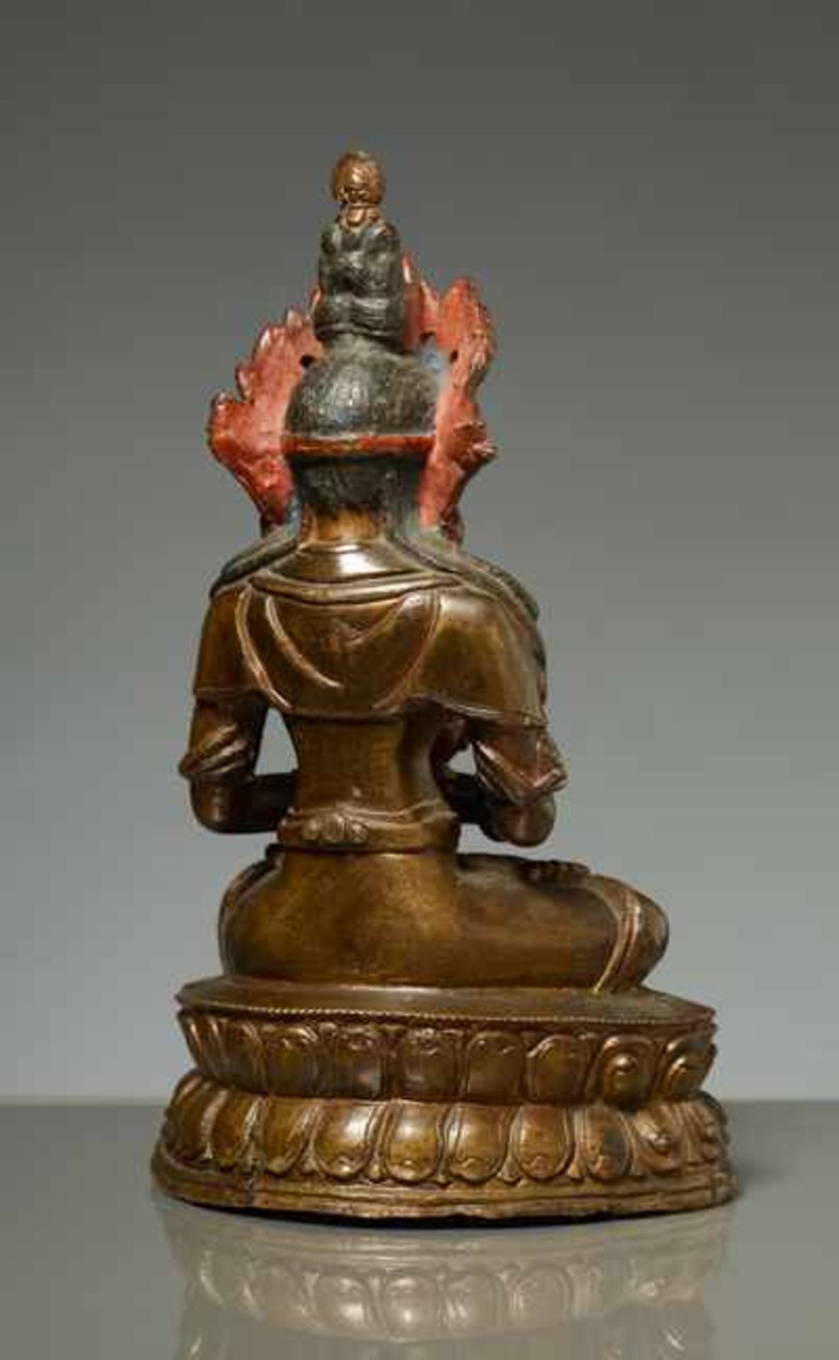 DER BUDDHA DES LANGEN LEBENS AMITAYUS Bronze mit Lackvergoldung, Tibet. 18. Jh.Amitayus ist eine - Image 3 of 5