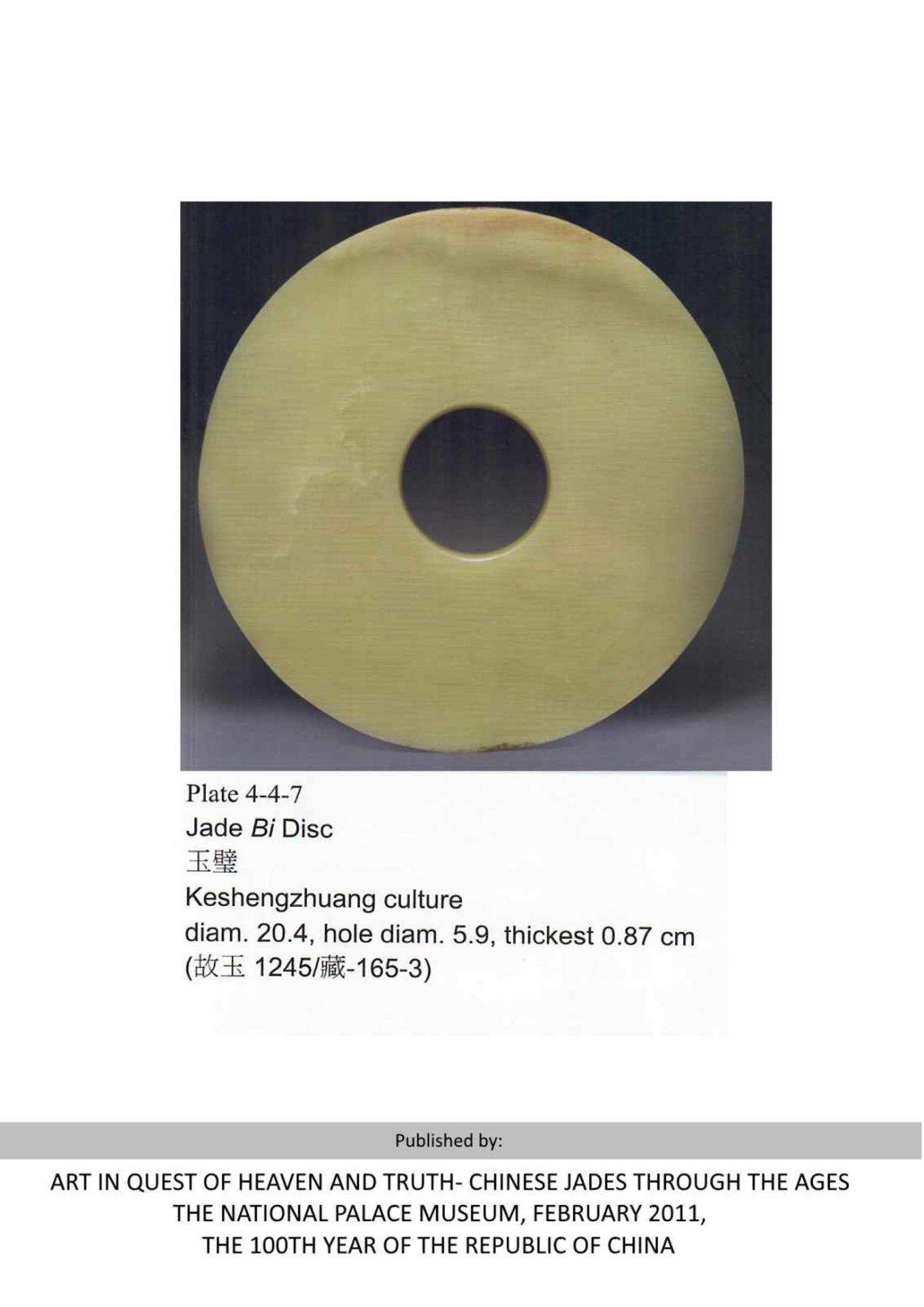 EINE SELTEN DÜNN GESCHLIFFENE BI-SCHEIBE 玉璧。中國，新石器時代晚期至商代，約公元前2000 年左右。外直徑 16.1 厘米，內直徑 6.1 厘米，厚0.2- - Image 6 of 6