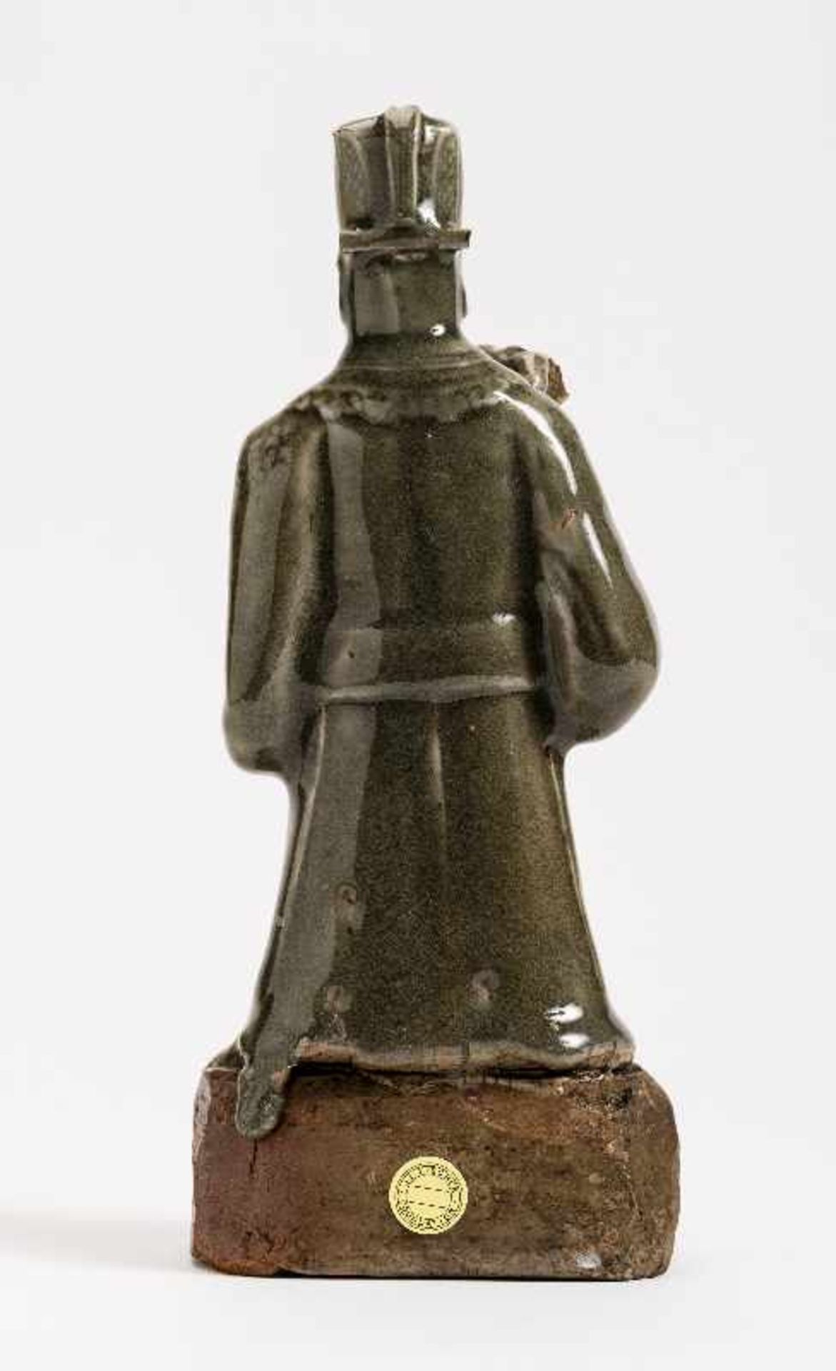 STEHENDER GUANDI MIT ZEPTER Glasiertes Steinzeug. China, Qing-Dynastie (1644 - 1911) Der chinesische - Image 4 of 7