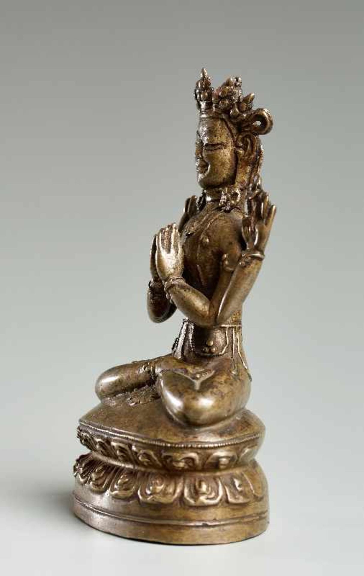 VIERARMIGER SHADAKSHARI LOKESHVARA Bronze. Tibet, 15. Jh. Eine sehr gute und selten alte Bronze, die - Image 4 of 6