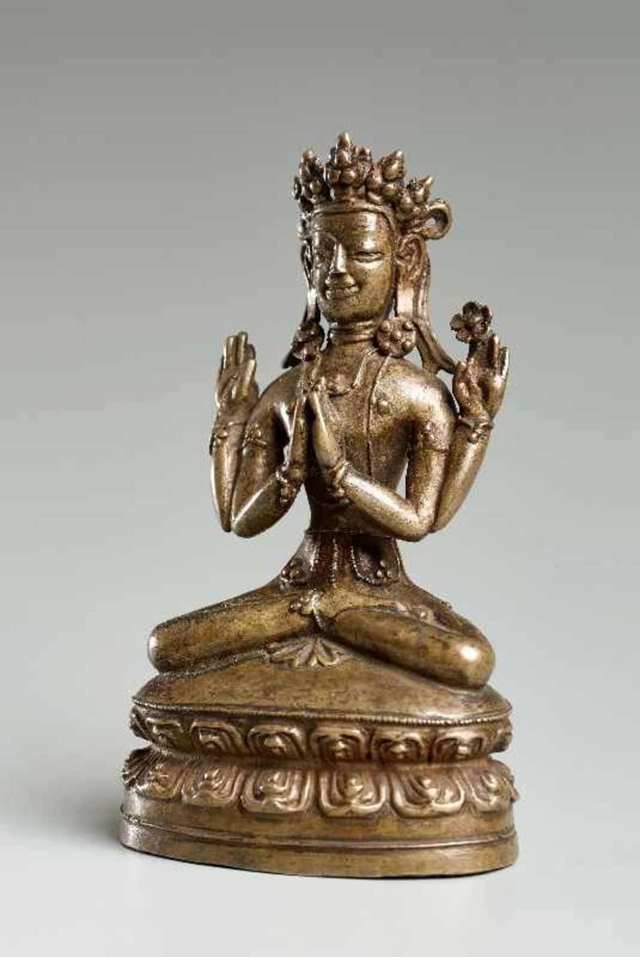 VIERARMIGER SHADAKSHARI LOKESHVARA Bronze. Tibet, 15. Jh. Eine sehr gute und selten alte Bronze, die - Image 2 of 6