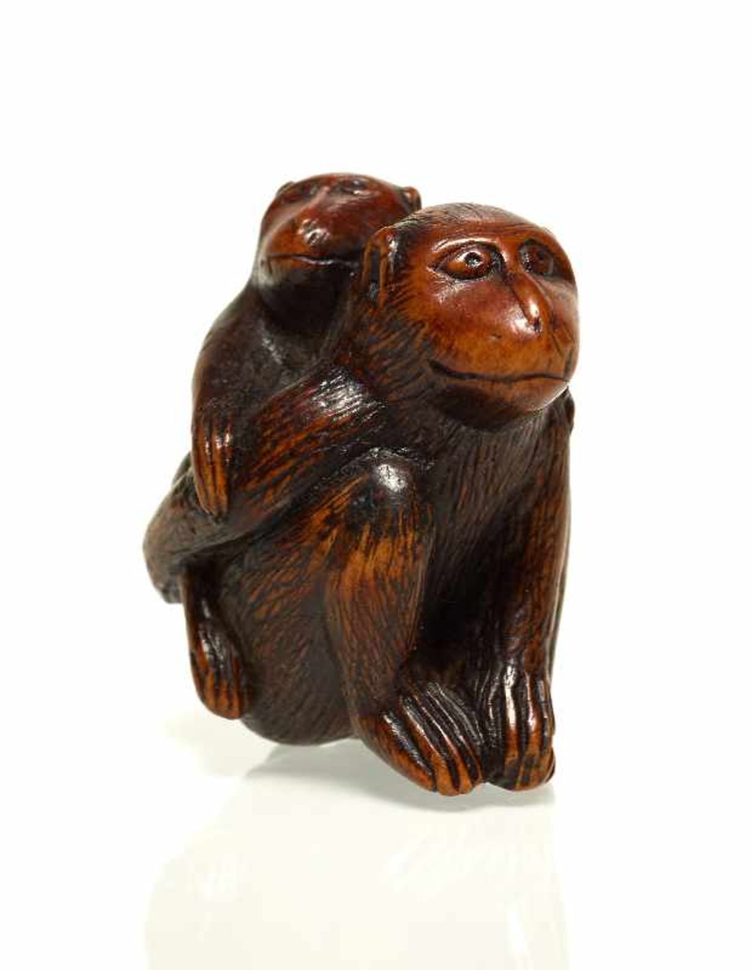 AFFENMUTTER MIT JUNGEM Netsuke, Holz. Japan, 19. Jh. Dicht und gut gerundet gestaltete - Image 2 of 6