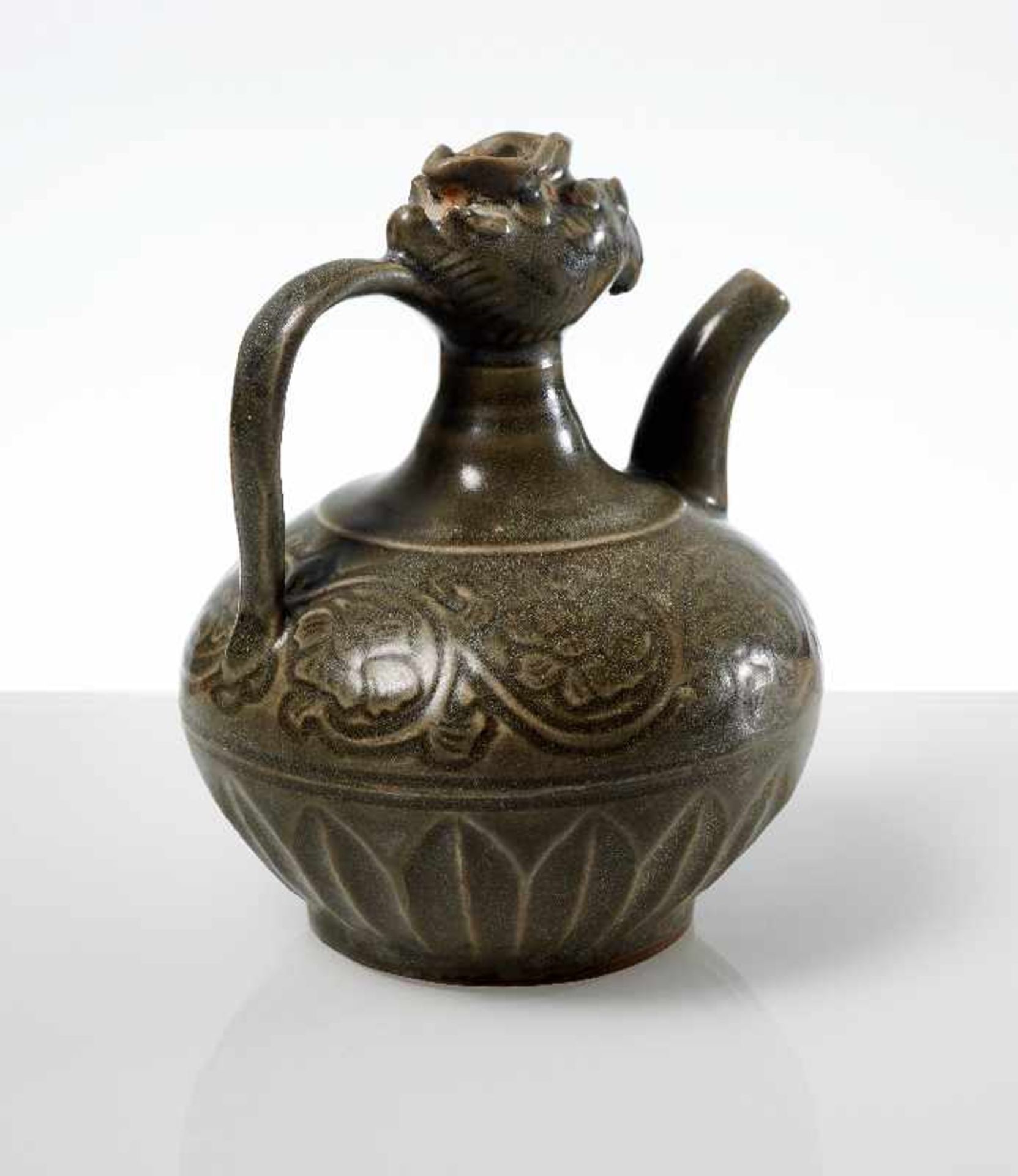 VASE MIT PHÖNIX-KOPF Steingut. China, möglicherweise Song- bis Yuan, ca. 13. bis 14. Jh. Kleine - Bild 4 aus 6