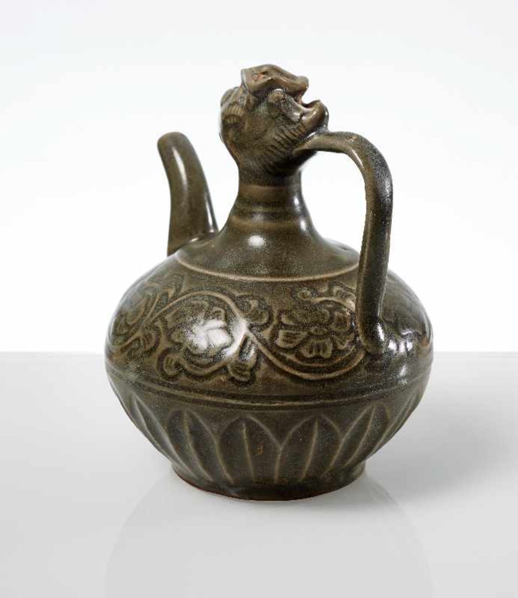 VASE MIT PHÖNIX-KOPF Steingut. China, möglicherweise Song- bis Yuan, ca. 13. bis 14. Jh. Kleine - Bild 3 aus 6