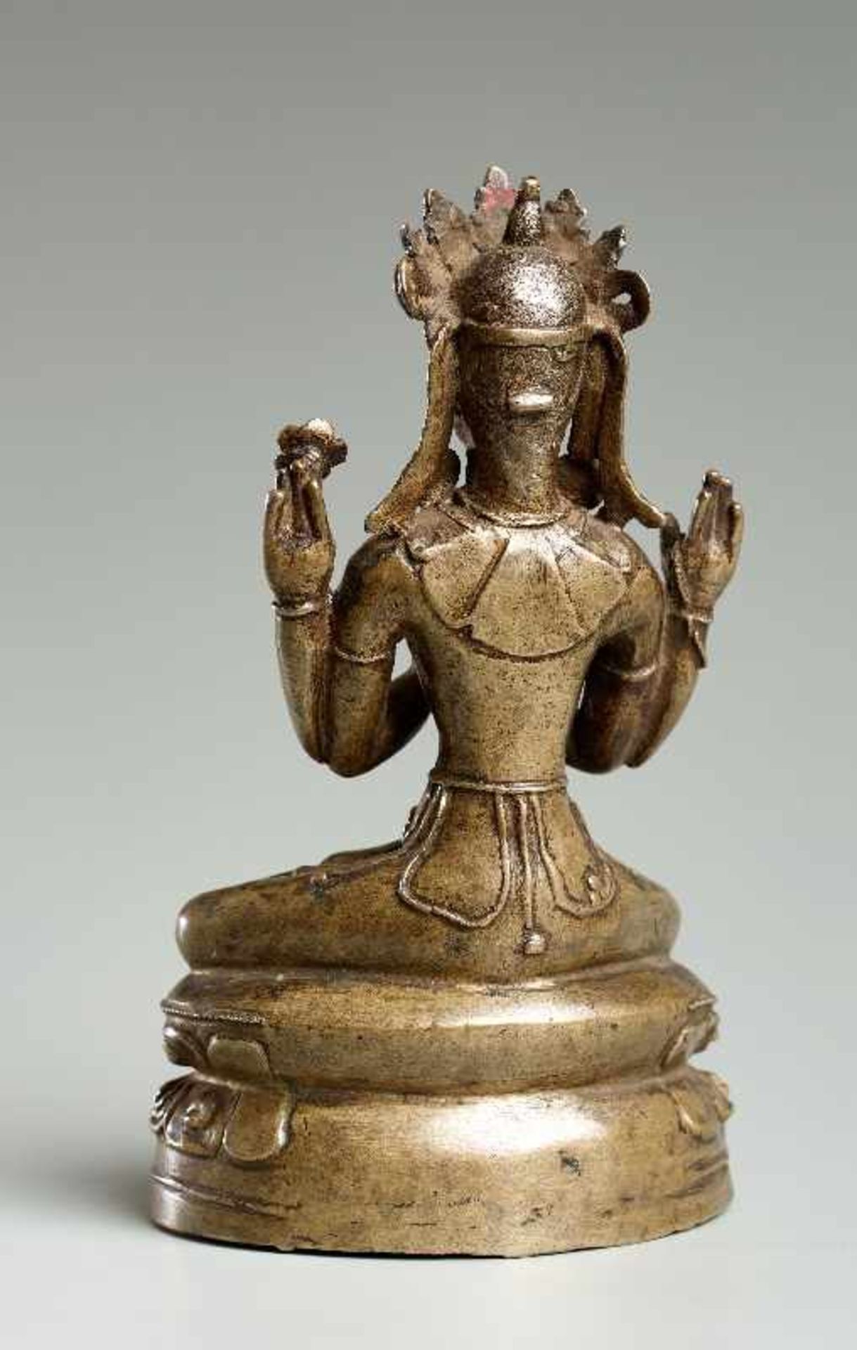 VIERARMIGER SHADAKSHARI LOKESHVARA Bronze. Tibet, 15. Jh. Eine sehr gute und selten alte Bronze, die - Image 5 of 6