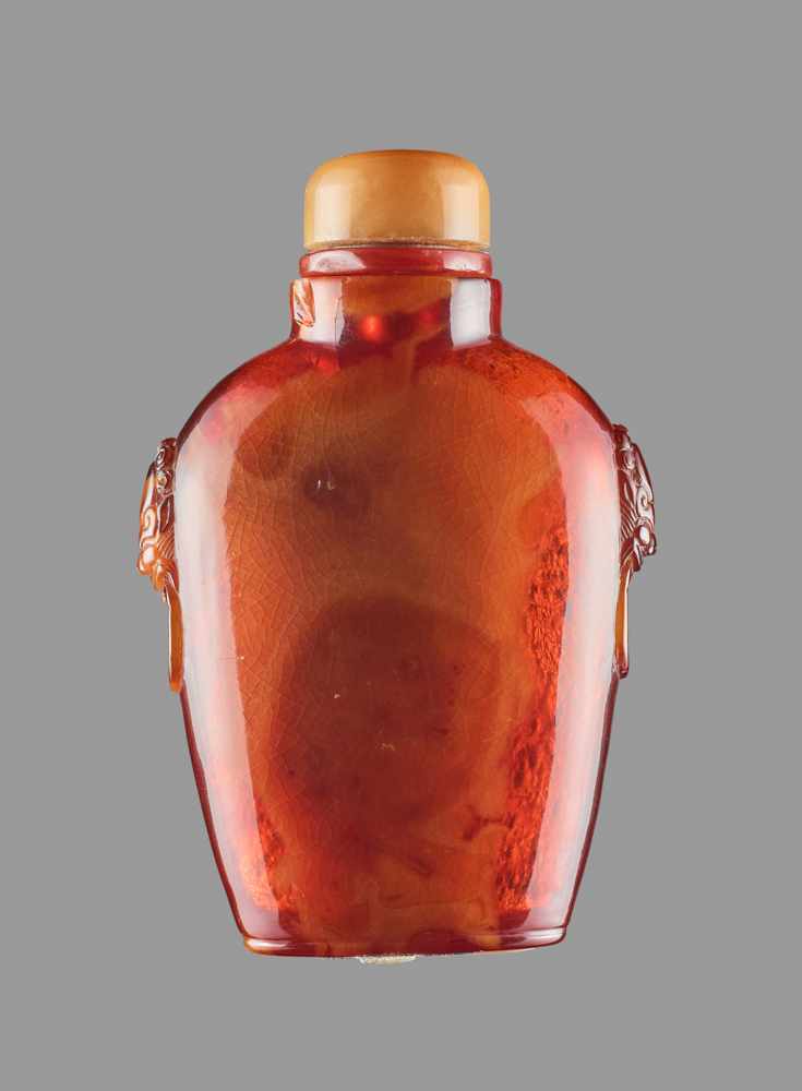 A ROOT AMBER SNUFF BOTTLE, QING DYNASTY Root amber of deep and characteristic brown tone with