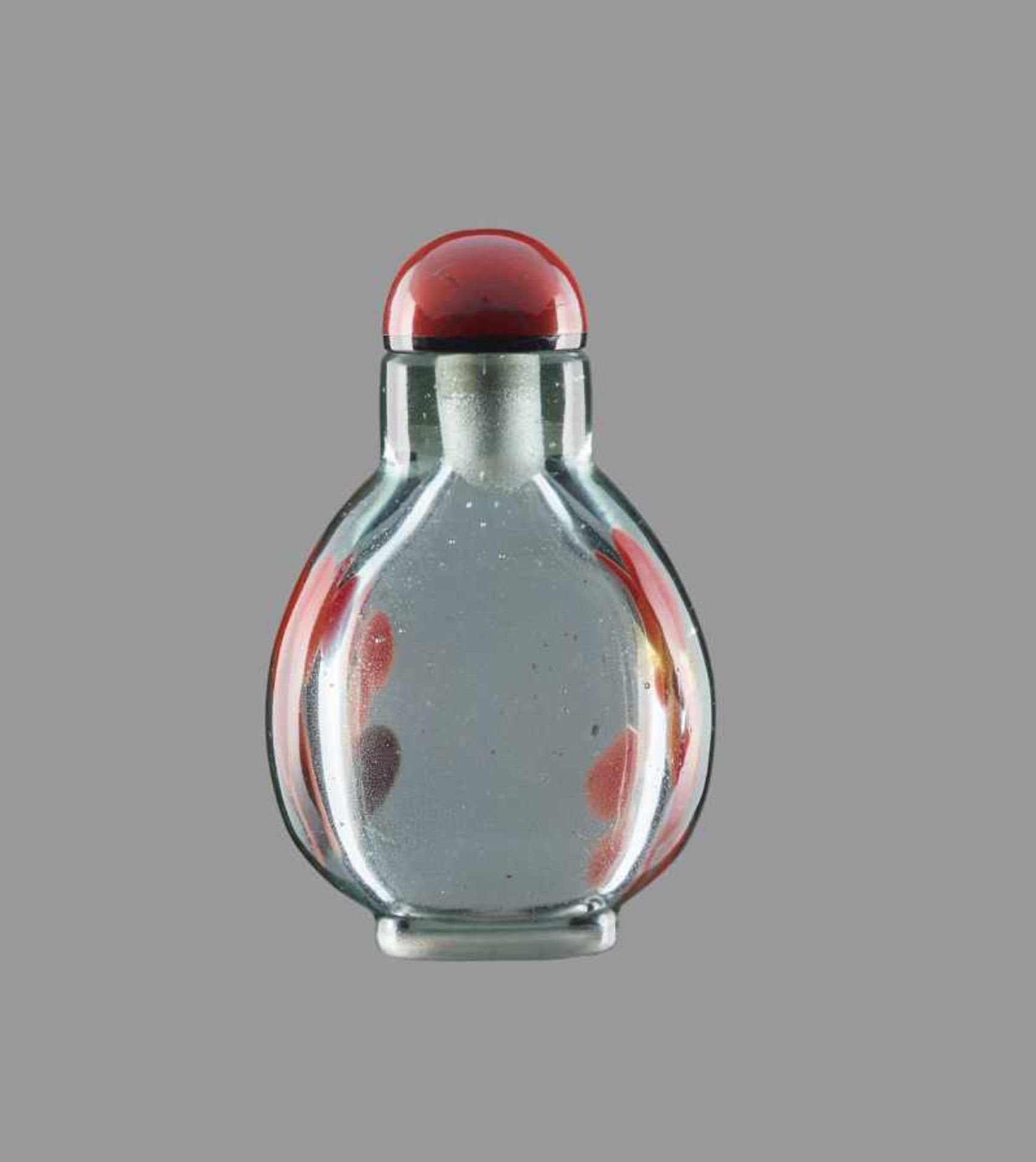 AN IRON-RED, YELLOW AND BROWN SANDWICHED AQUAMARINE GLASS SNUFF BOTTLE Bubble suffused glass body of - Image 2 of 6